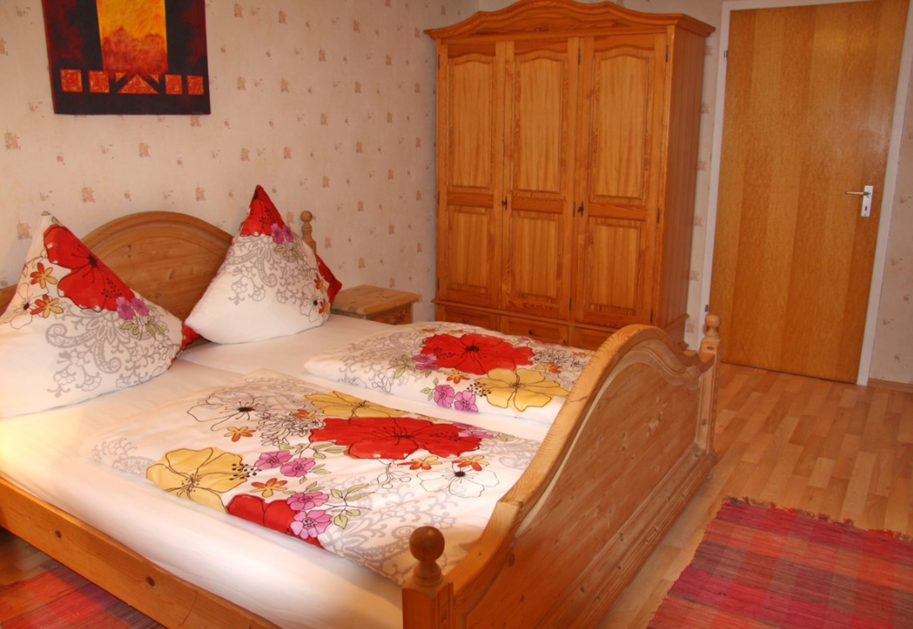 Doppelbett-Zimmer im Erdgeschoss mit TV