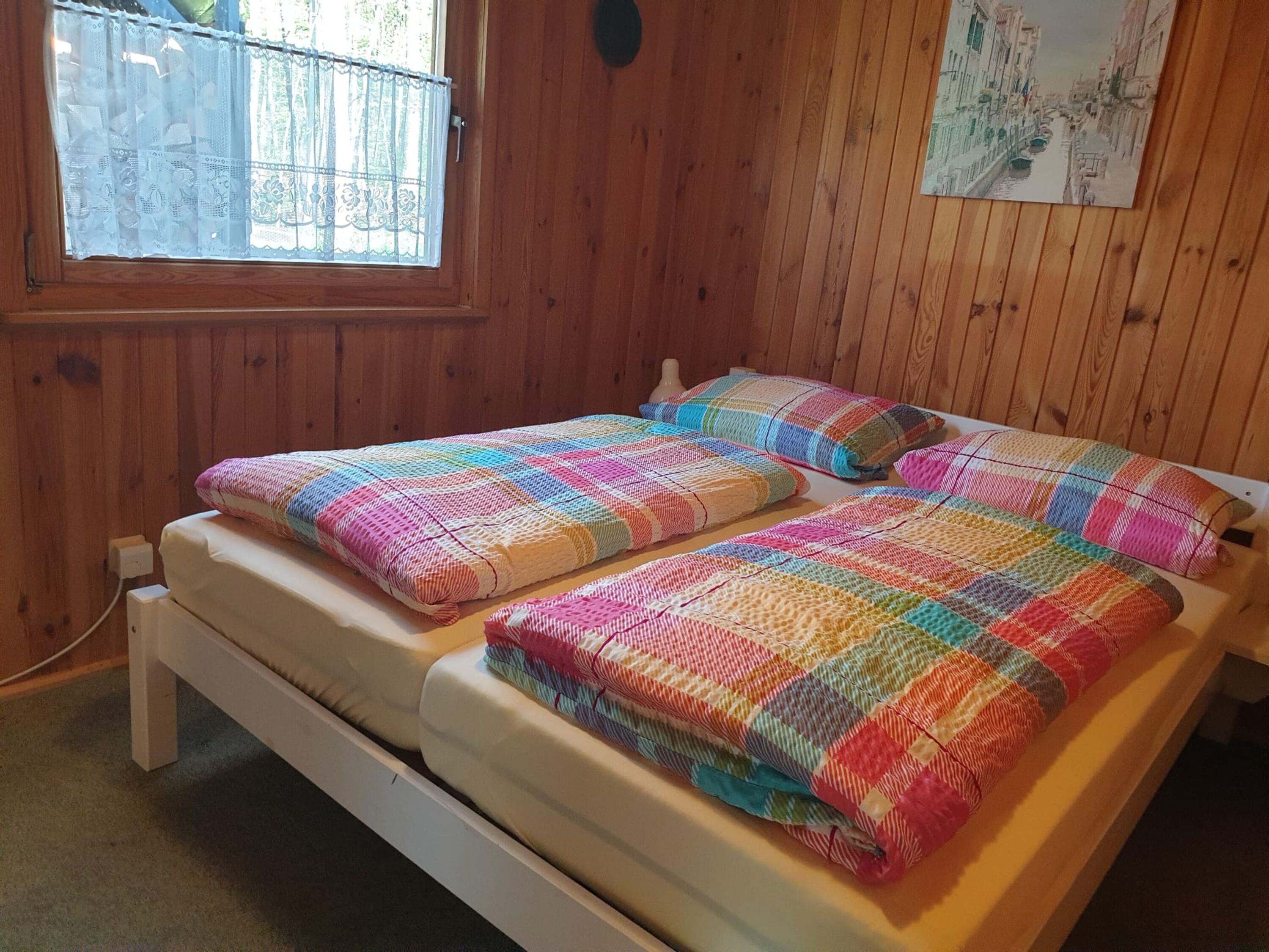 Eines der beiden Schlafzimmer - im zweiten Schlafzimmer befindet sich ein Doppelstockbett.