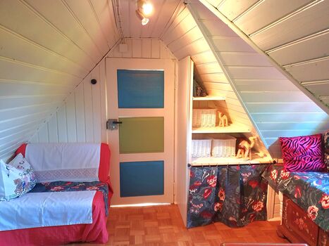 Eingang & Gästeausziehcouch im oberen Schlafzimmer
