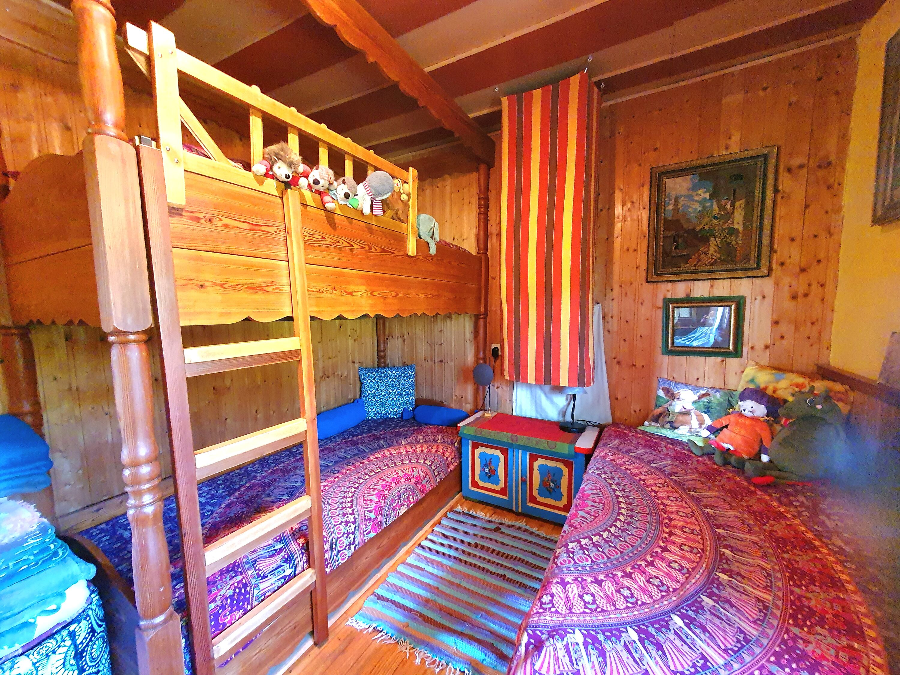 Betten im unteren Schlafzimmer