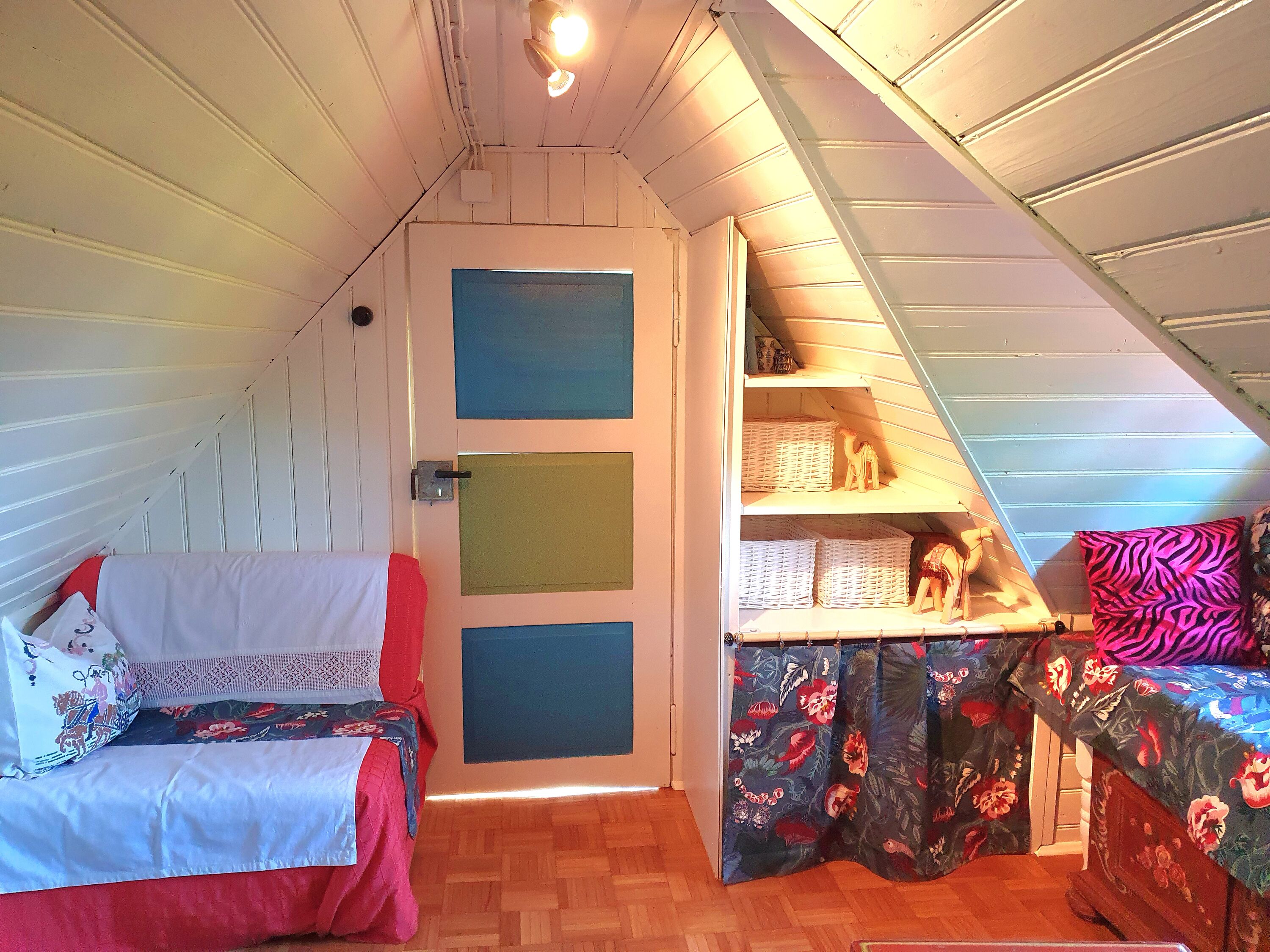Eingang & Gästeausziehcouch im oberen Schlafzimmer