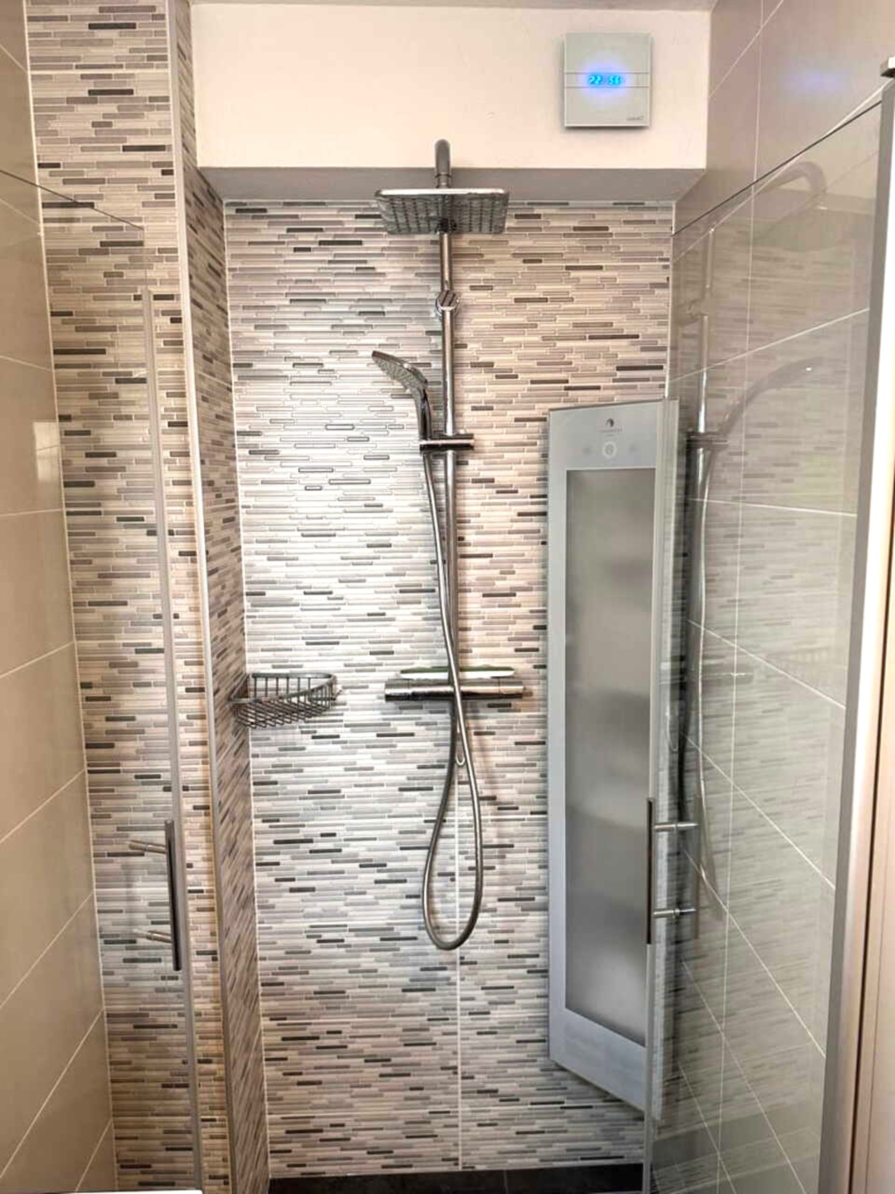 Ferienhaus Villa Relax Ooghduyne mit großem Badezimmer mit Badewanne und Dusche