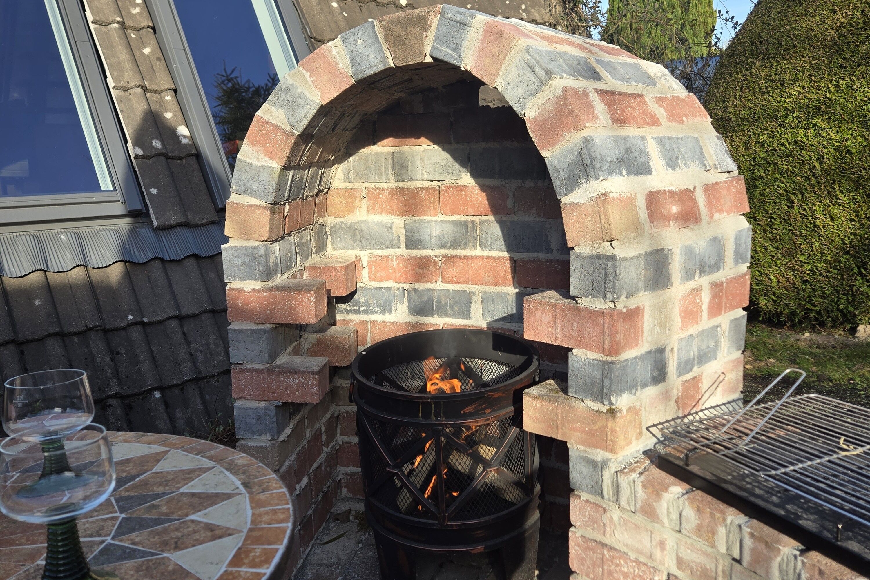 Gemütlicher Grillplatz mit Außenkamin