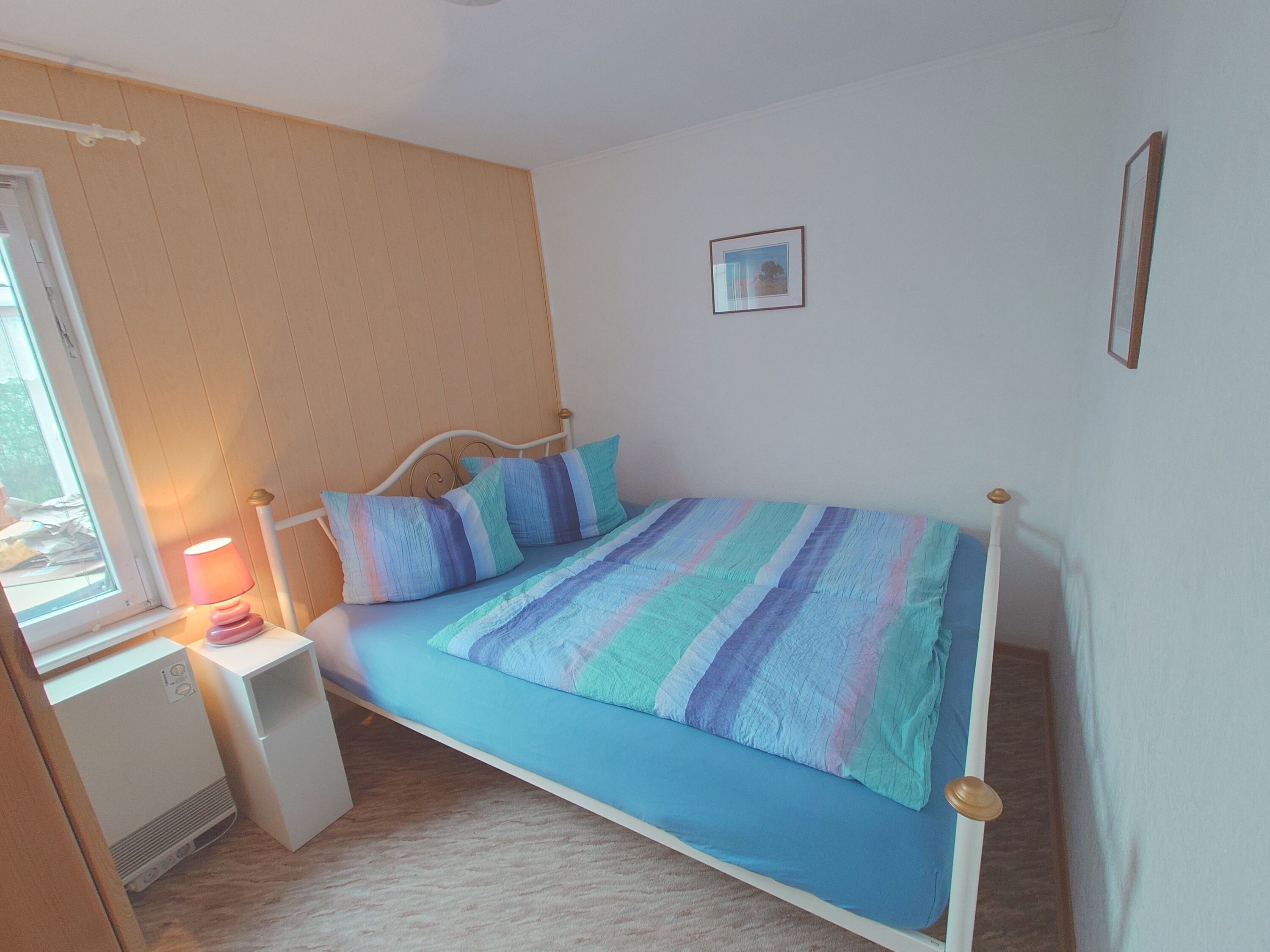 kleineres Schlafzimmer