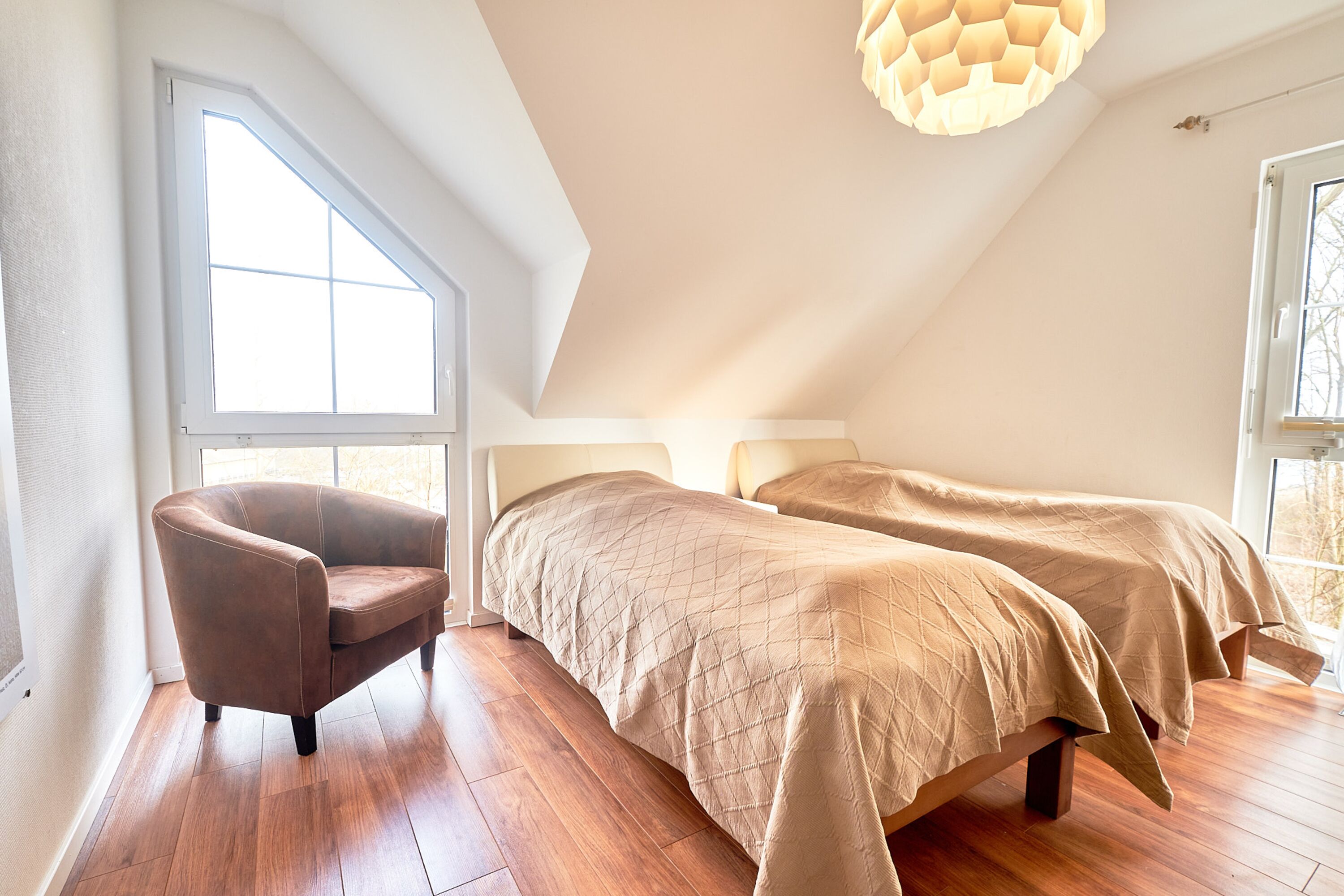 Schlafzimmer im 2 Einzelbetten, abdunkelbar und mit Mückenschutz