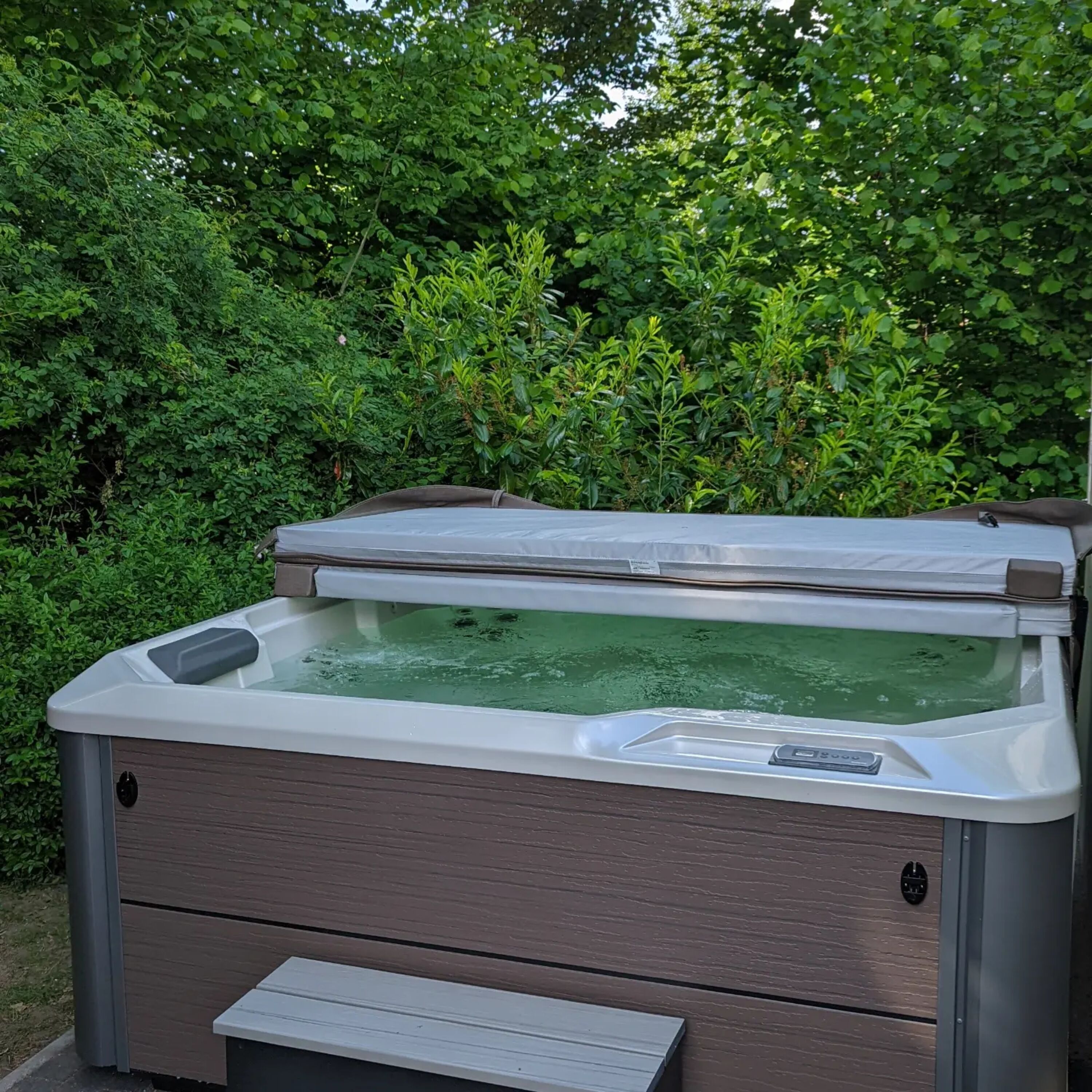 Whirlpool, ganzjährig auf 38 Grad beheizt