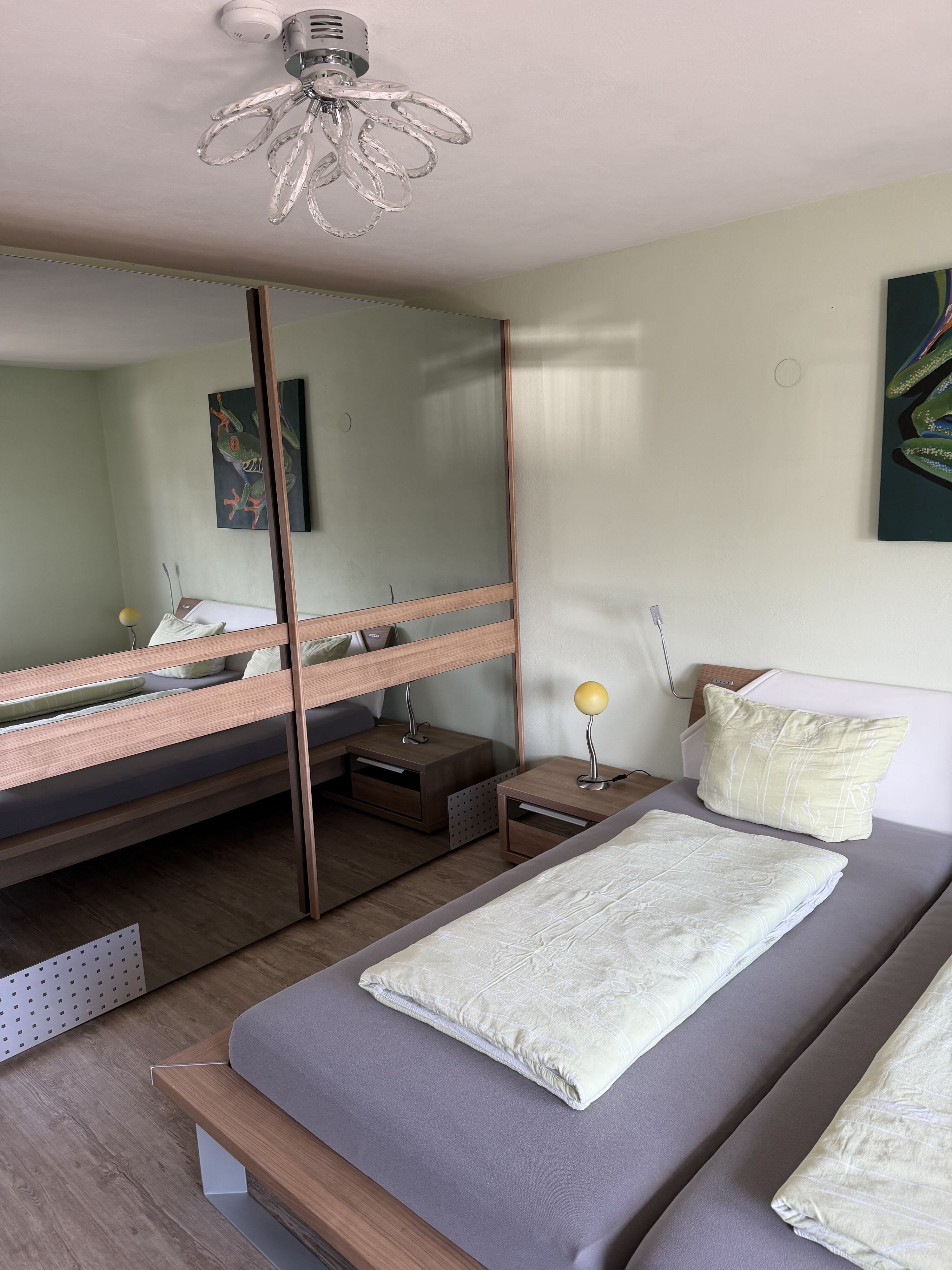 Schlafzimmer 1