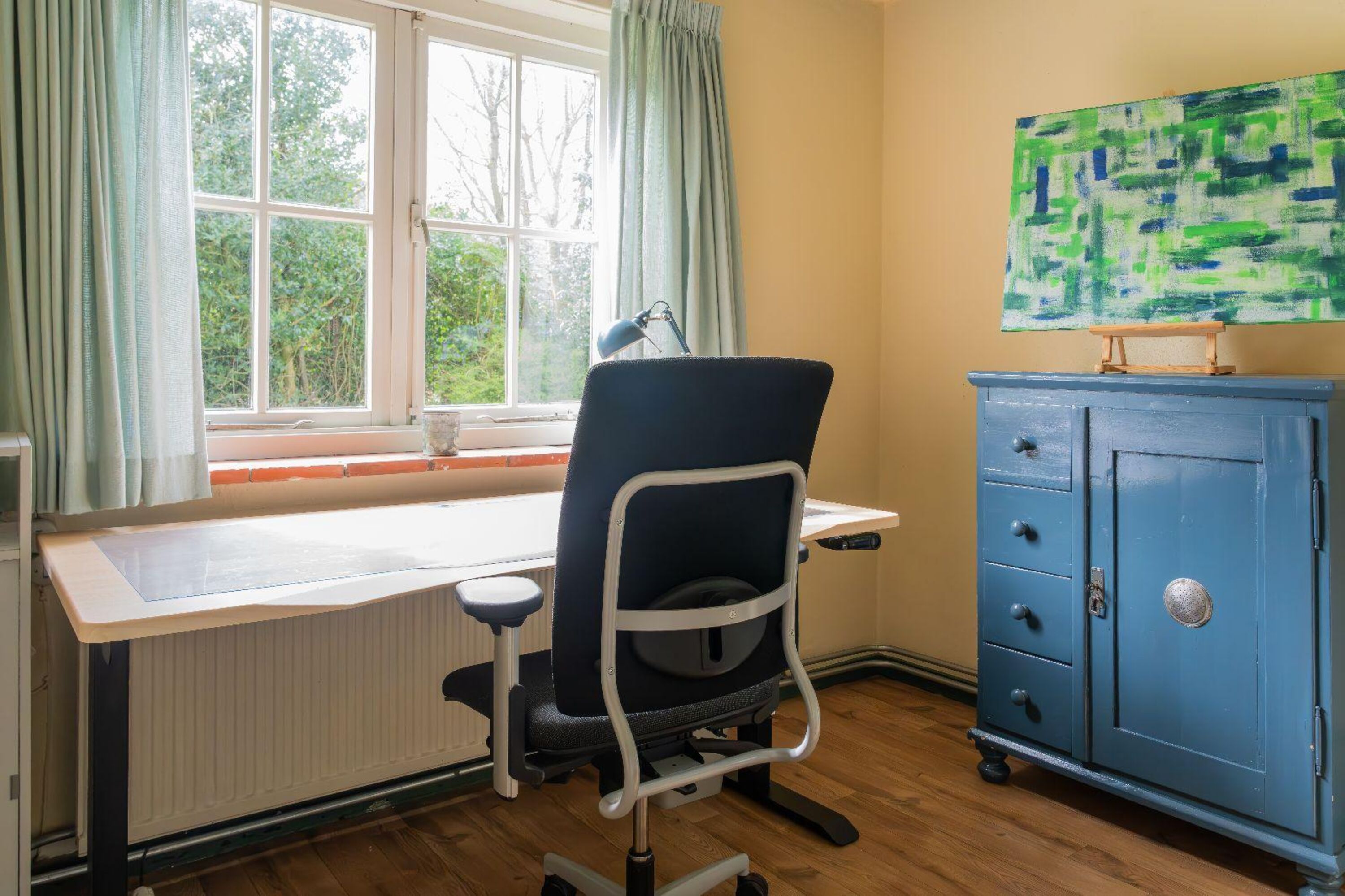 Das Arbeitszimmer mit Schreibtisch