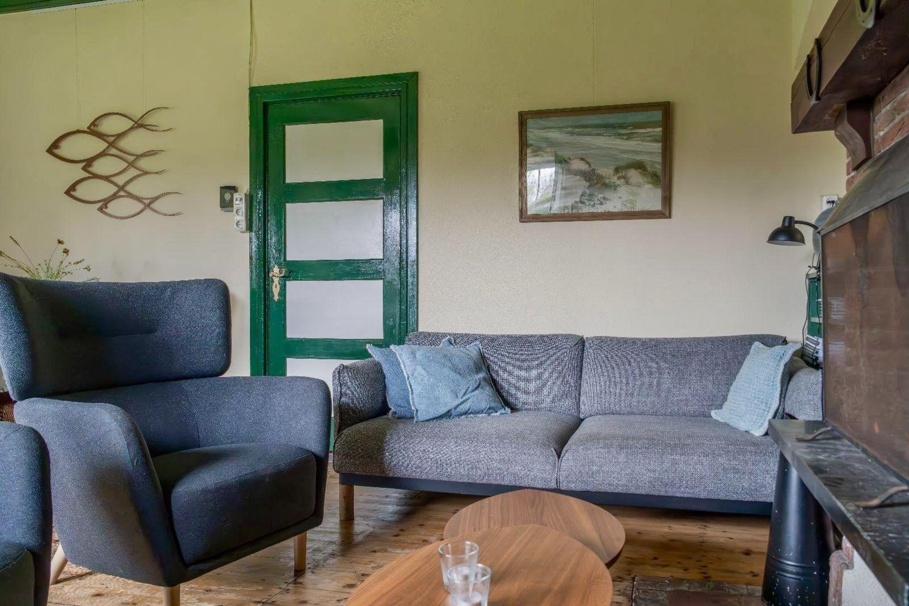 Die gemütliche Sitzecke mit Kamin und TV