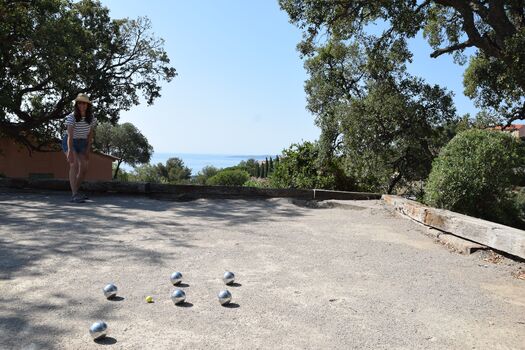 Der Boule Platz, wo man mit den anderen Leute vom Domäne Boule spielen kann