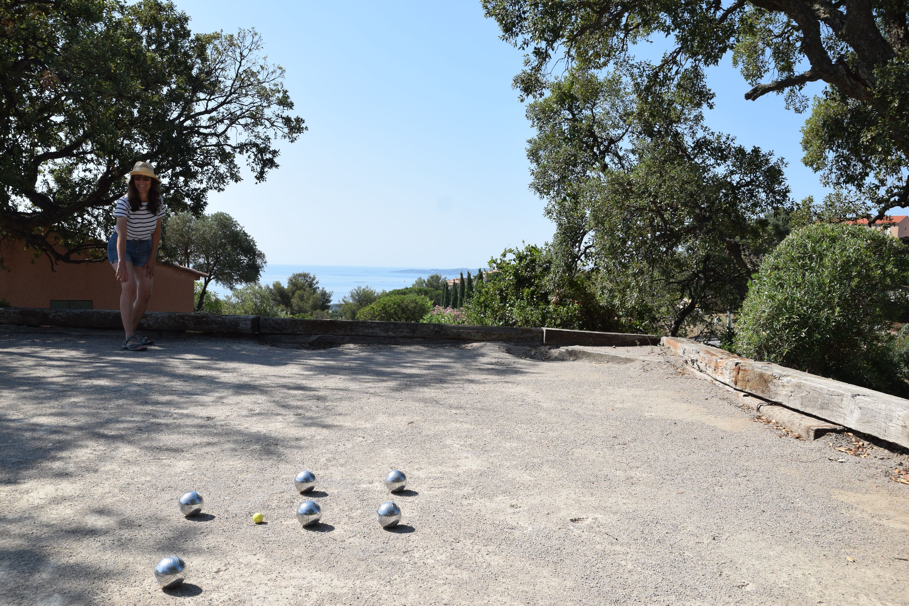 Der Boule Platz, wo man mit den anderen Leute vom Domäne Boule spielen kann
