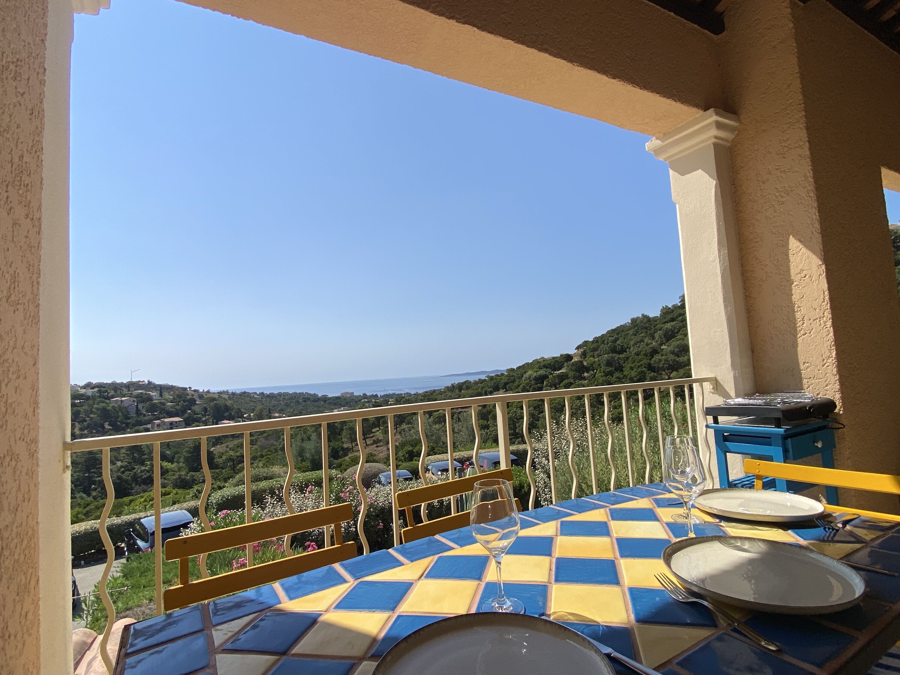 Laurier 2te Terrasse mit Meerblick und Sonne Aufgang