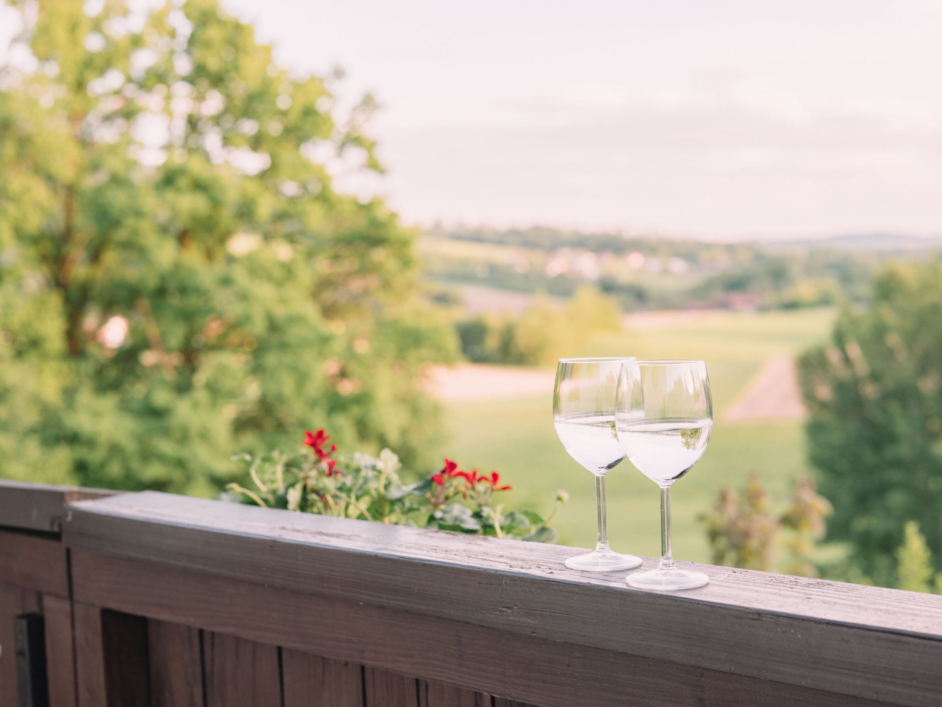 Sonnenuntergänge, Ruhe & Natur direkt vor Eurer Tür Der perfekte Platz für Morgenkaffee oder ein Glas Wein am Abend