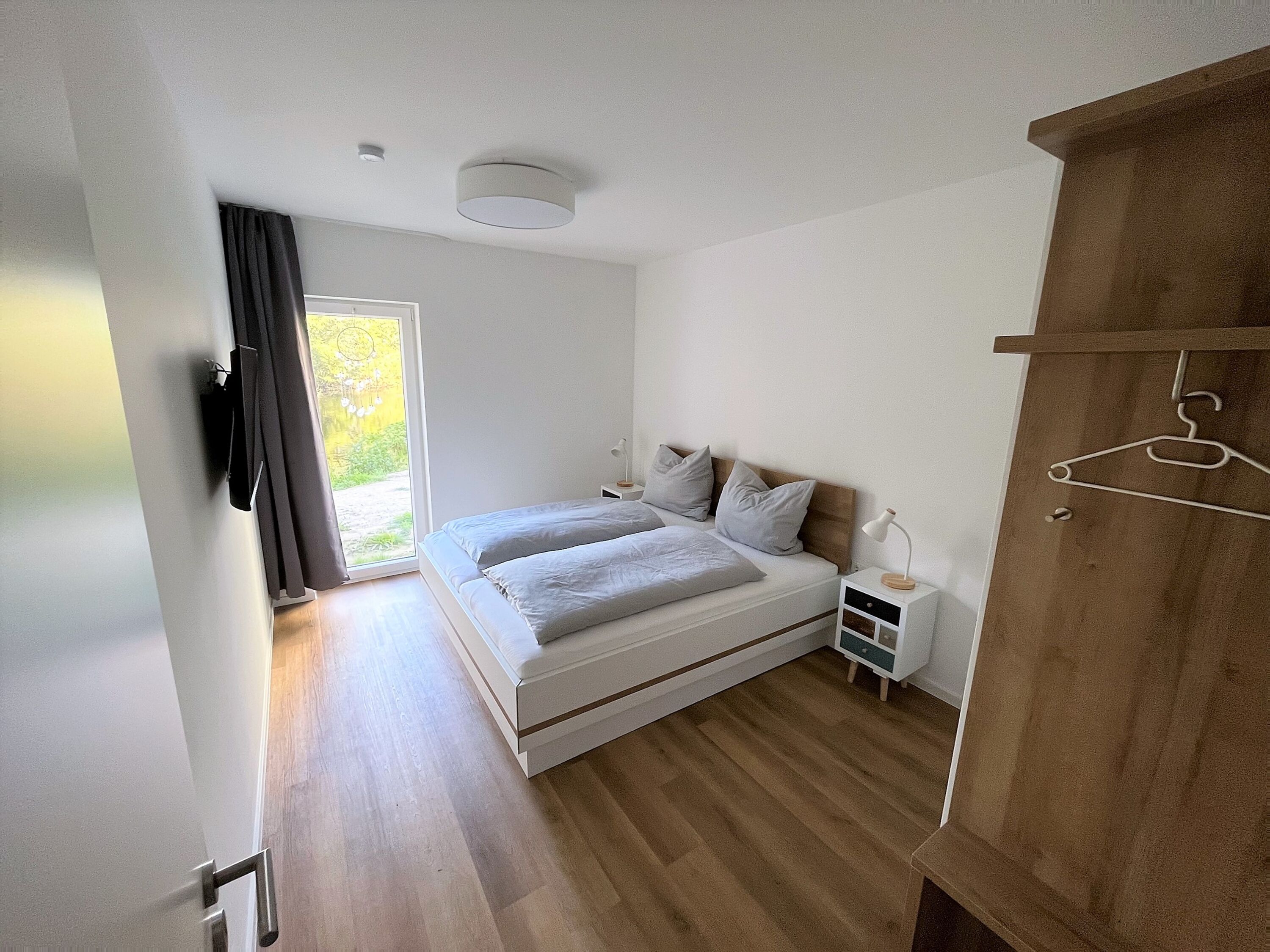 1/2 Schlafzimmer jeweils mit Fernseher