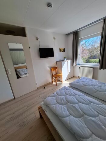 Smart TV  und Blick aus Masterschlafzimmer