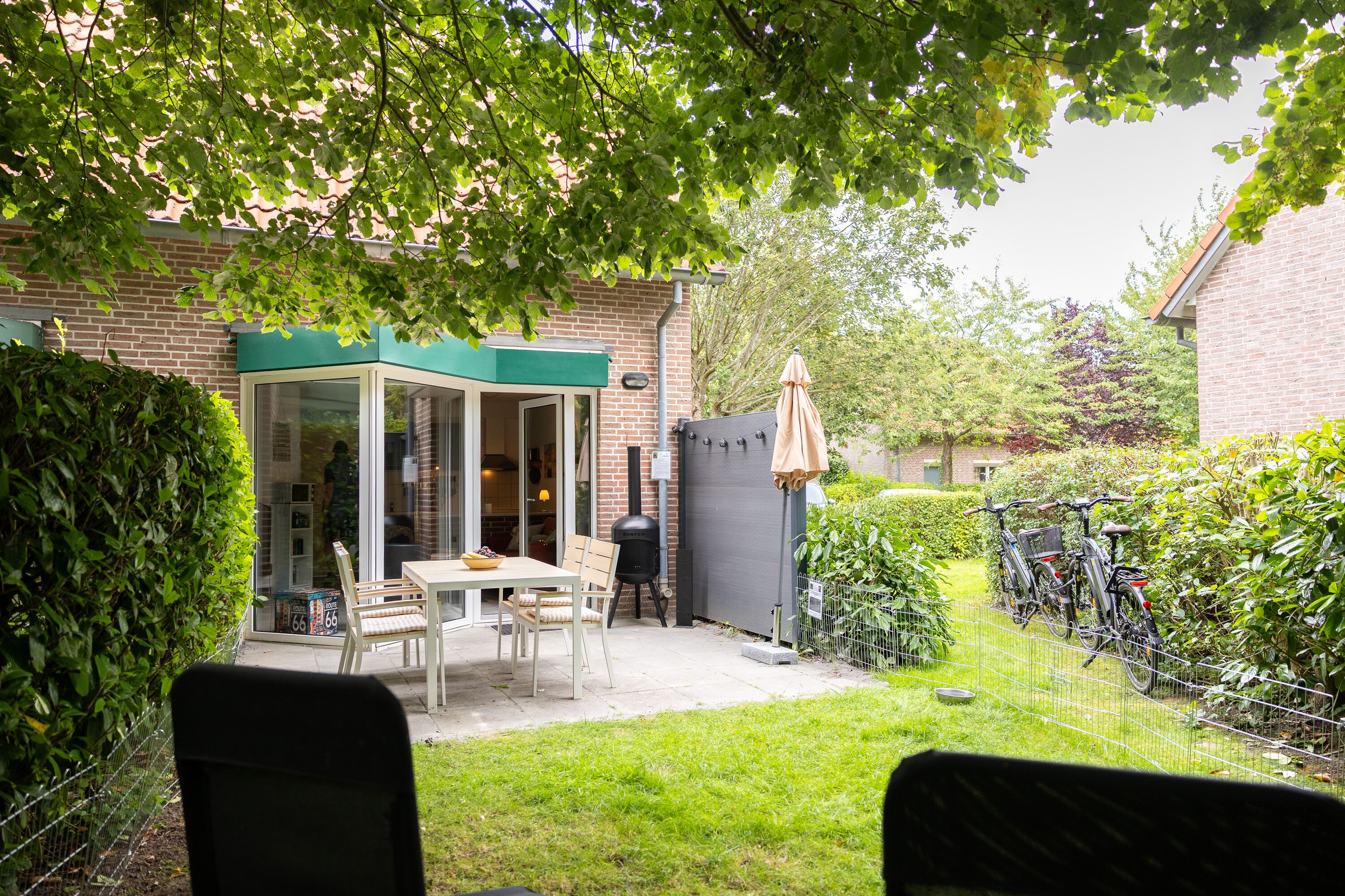 Fahrräder können im Garten abgestellt werden
