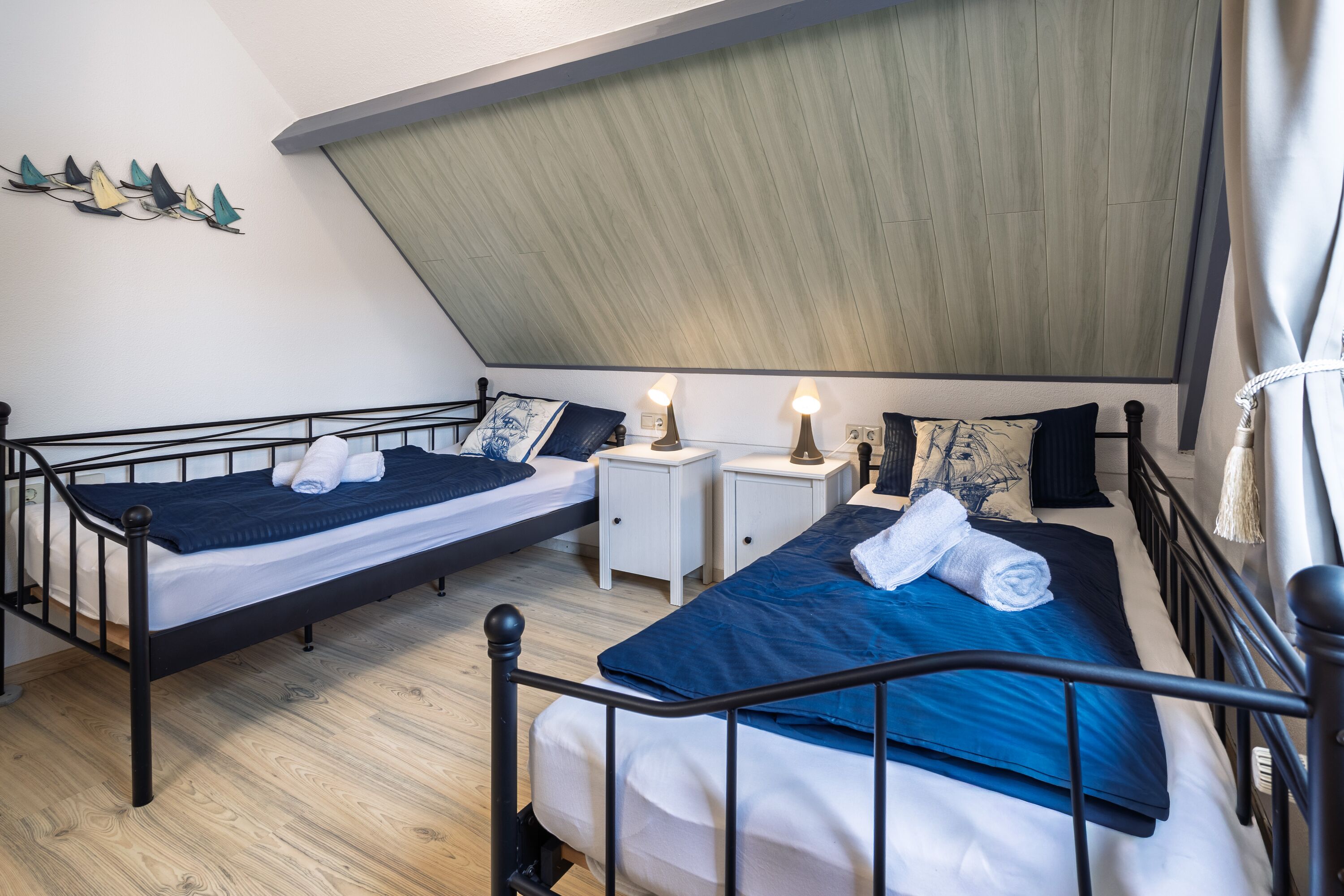 Großer Kleiderschrank mit Schließfach