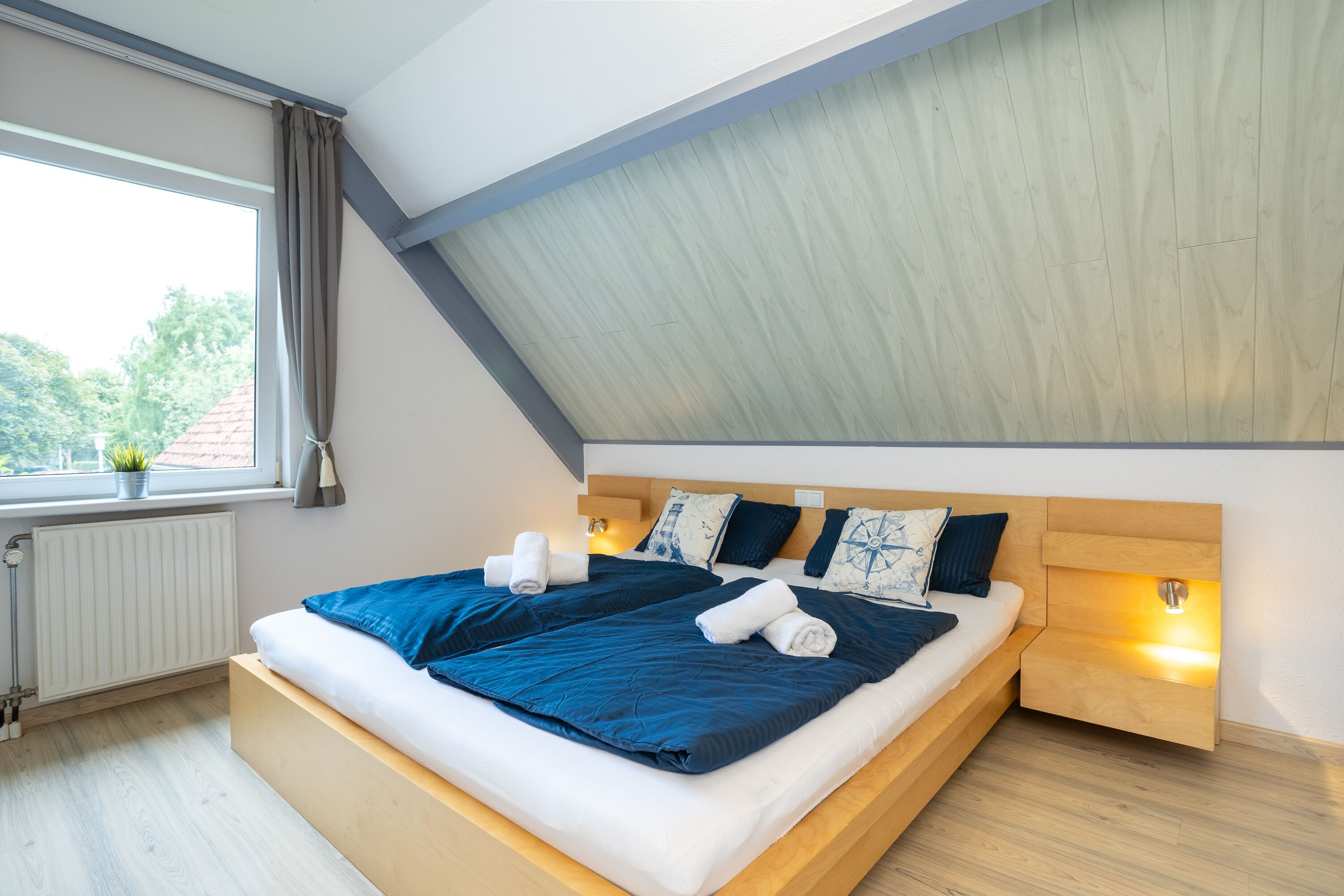Doppelbett, 180x200cm mit Topper