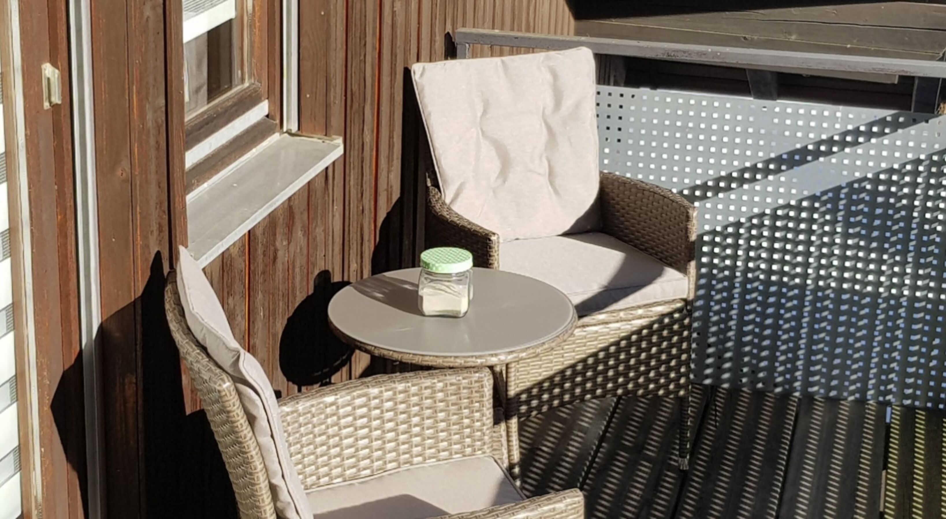 Balkon mit Blick auf den Skihang