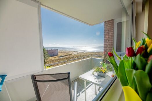 Der Blick vom Balkon auf das Meer