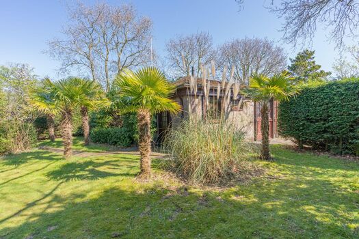 Der große, eingezäunte Garten