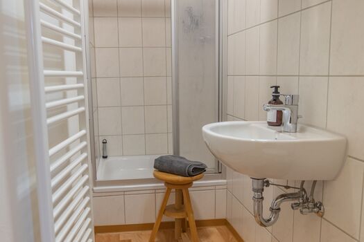 Bad mit Shampoo & Duschgel