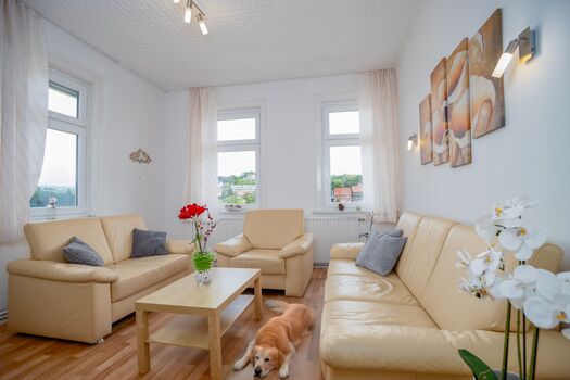gemütliches Wohnzimmer mit Ausblick