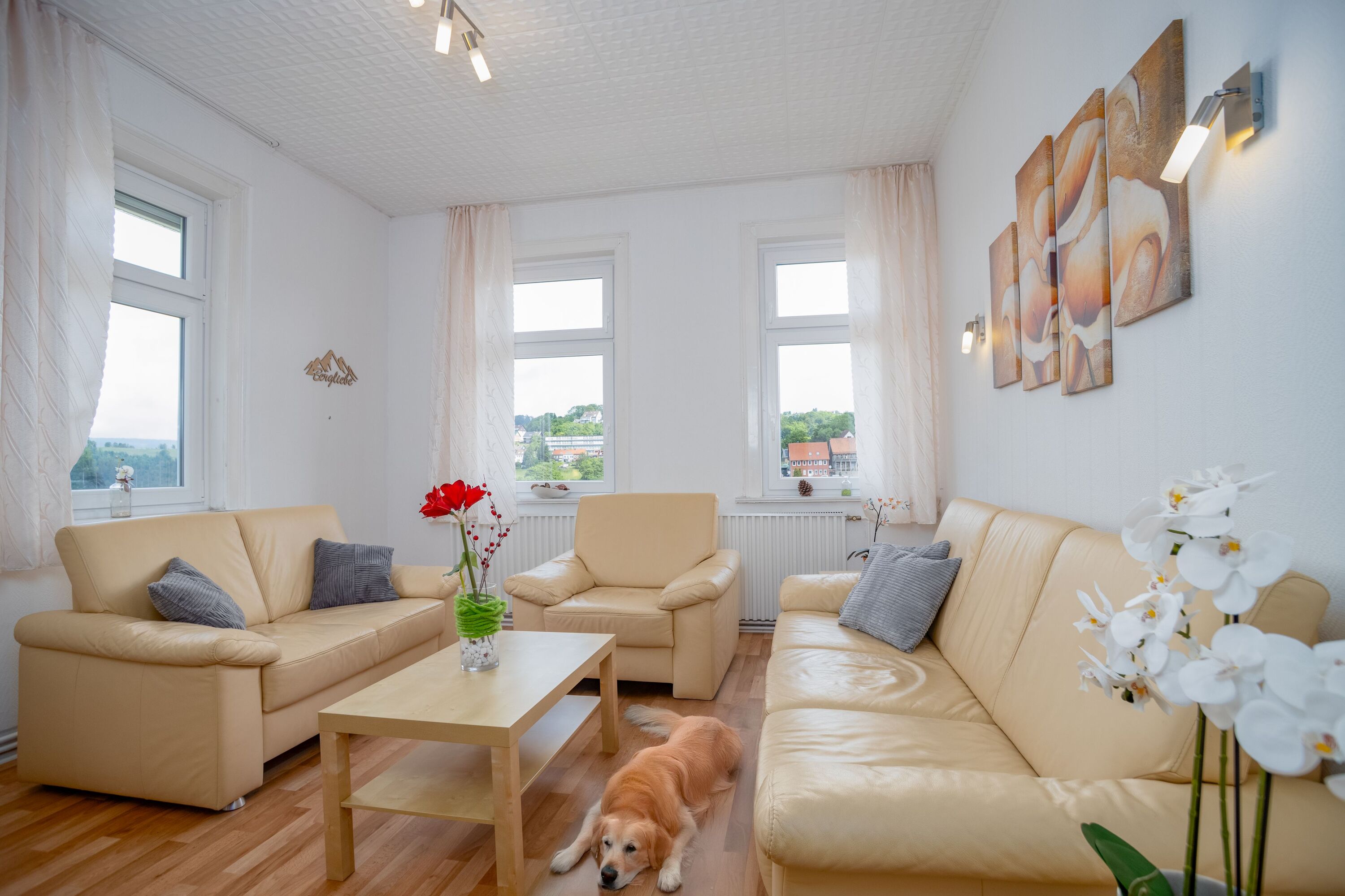 gemütliches Wohnzimmer mit Ausblick