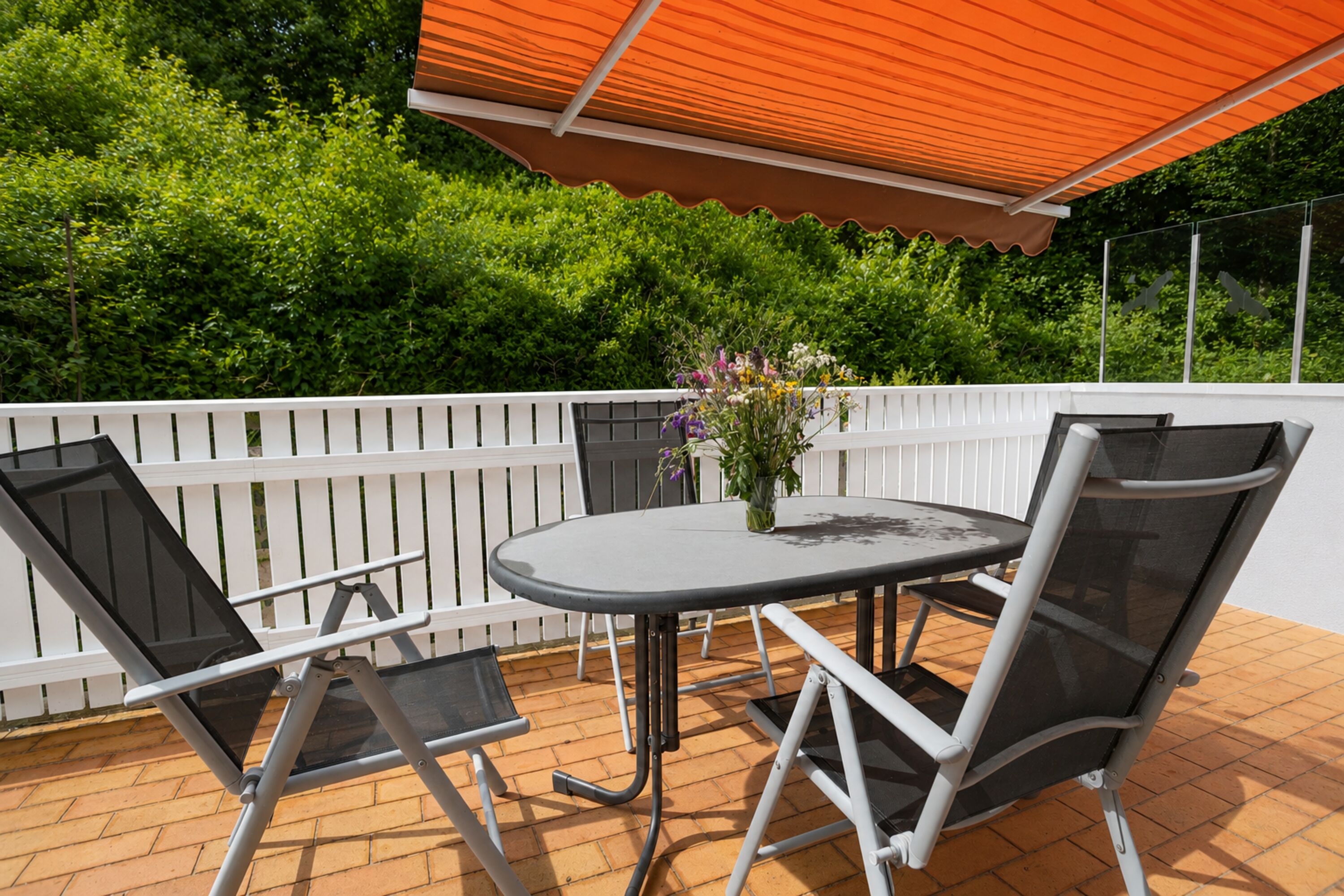 nicht einsehbarer, sehr großer Balkon