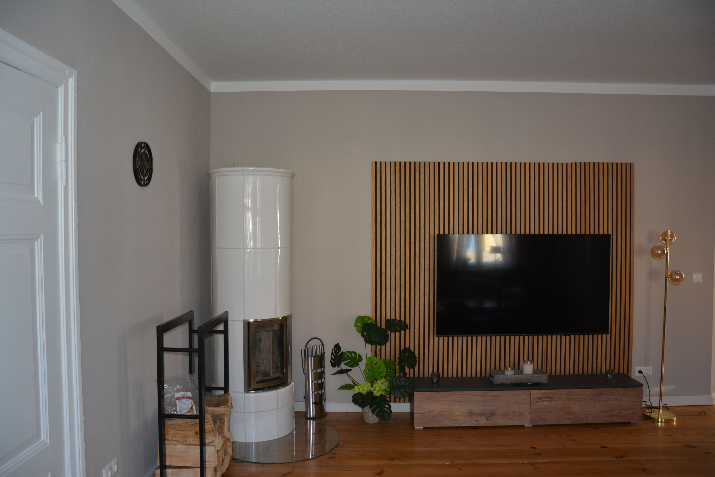 Wohnzimmer mit Kamin