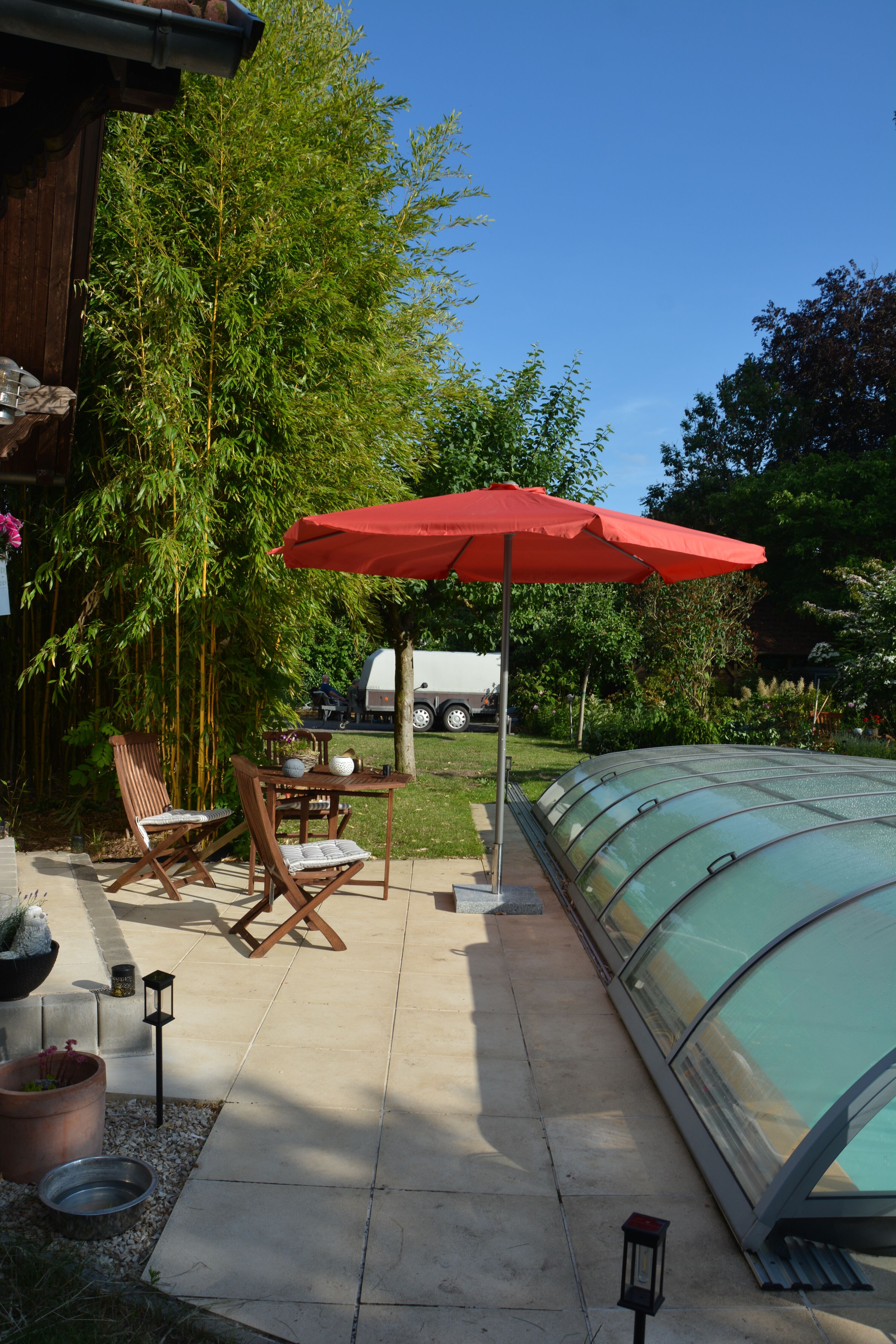 2. Terrasse am Pool