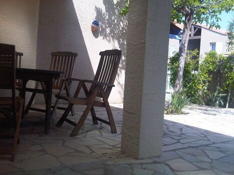 überdachte Terrasse vorne