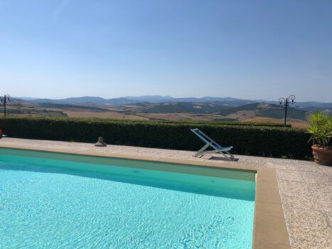 Pool, 50 m vom Haus