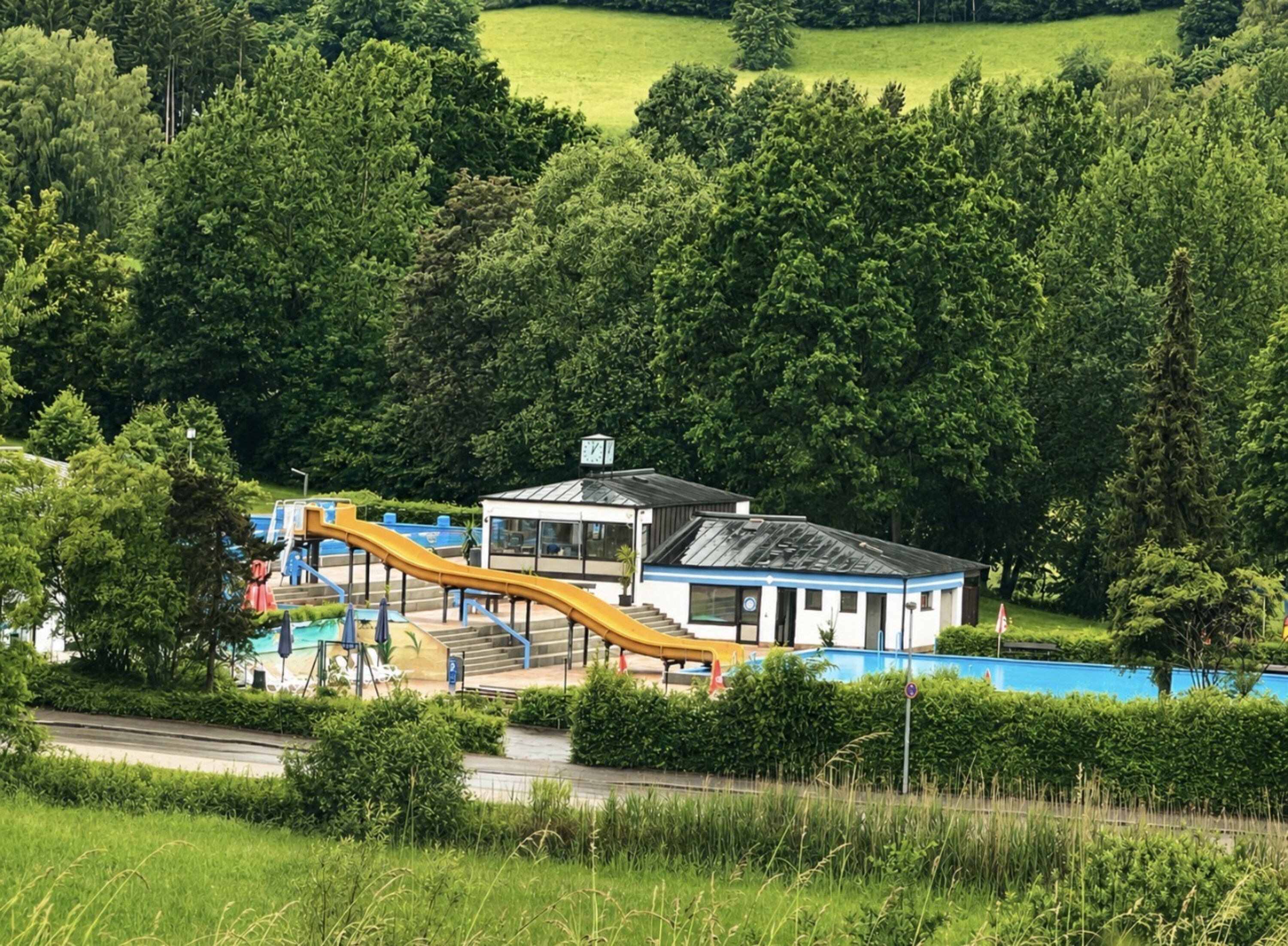 Familienfreundliches Freibad Falkenstein