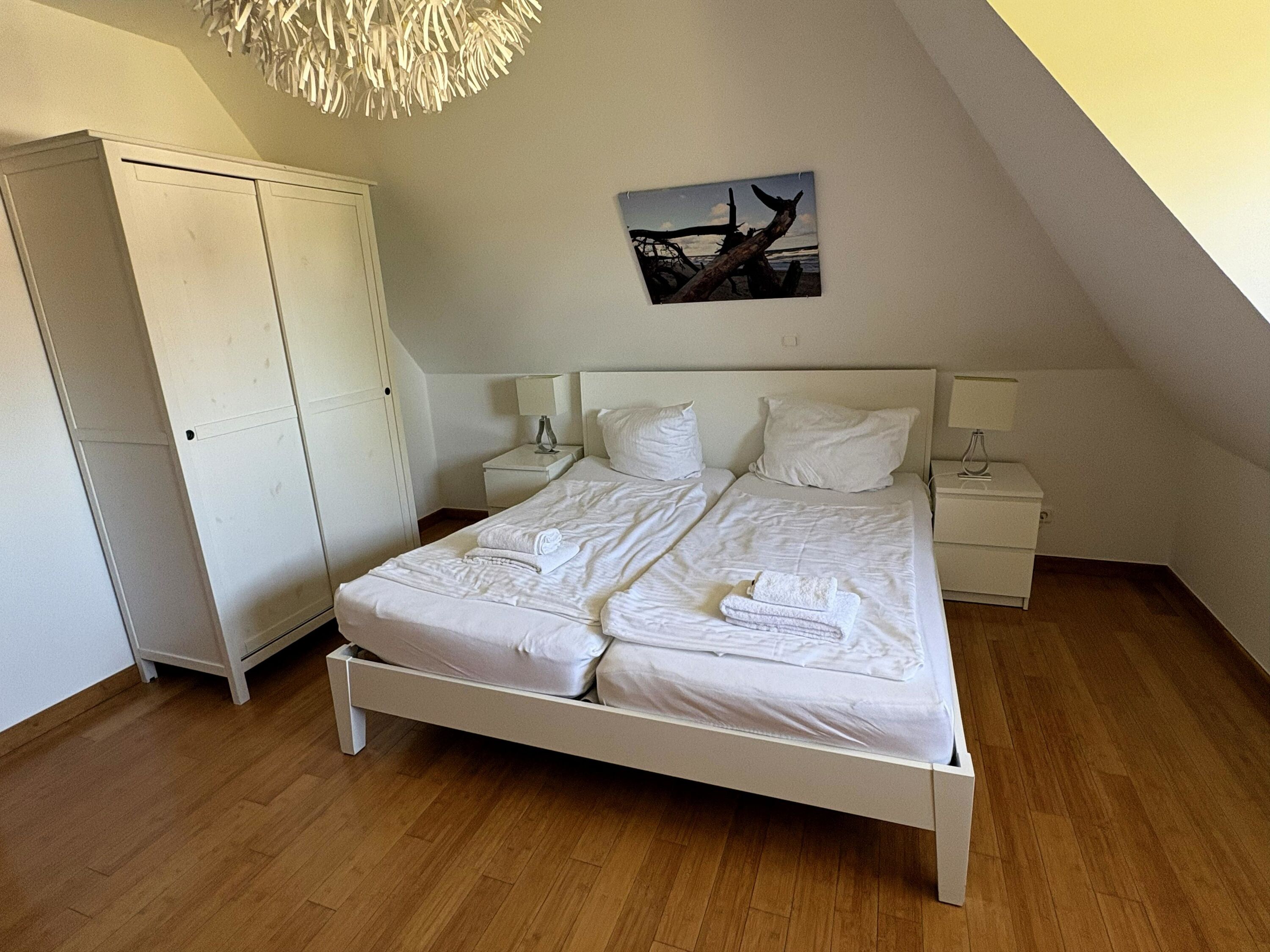 Großes Schlafzimmer im Obergeschoss