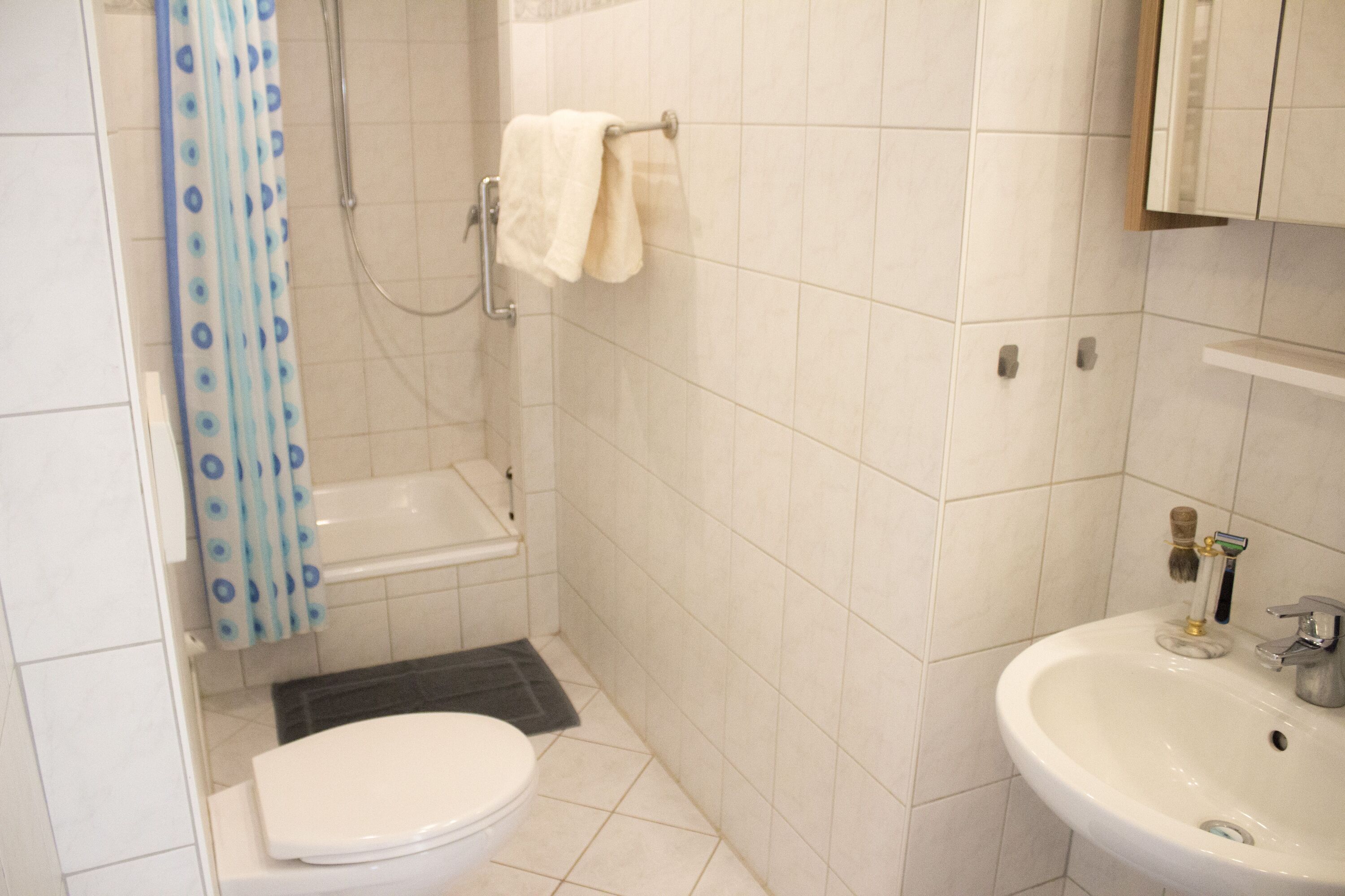 Badezimmer mit Dusche