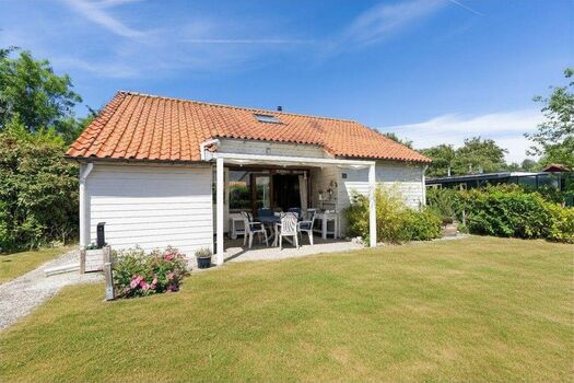 Freistehendes Ferienhaus mit umzäuntem Garten und Veranda i ...