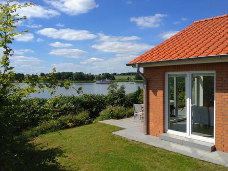 Schilfuferhaus mit Sauna, Whirlwanne, Fußbodenheizung, Kami ...