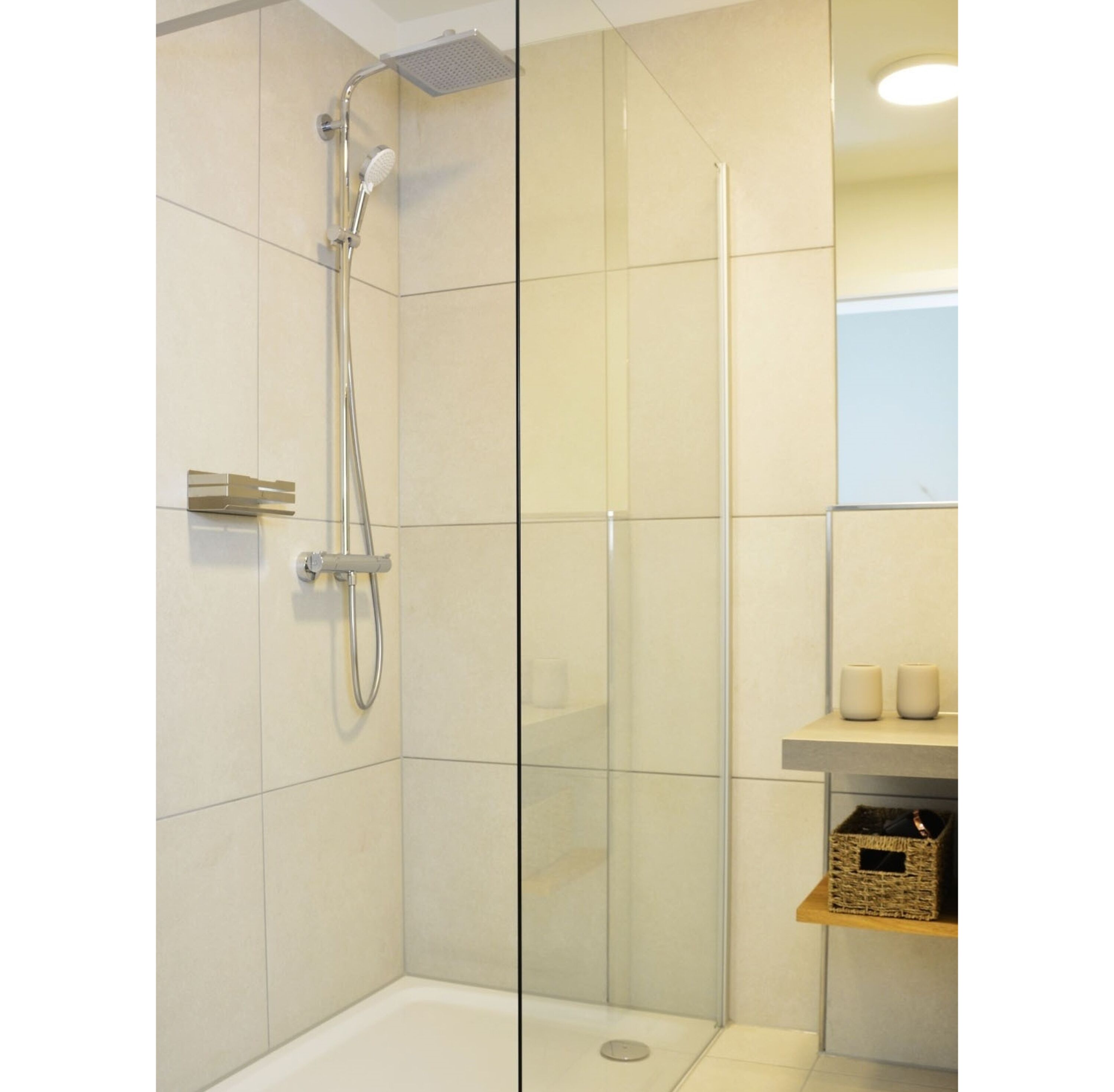 Zweites Badezimmer mit Dusche...