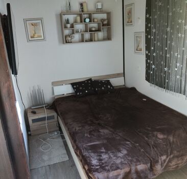Schlafzimmer mit Doppelbett