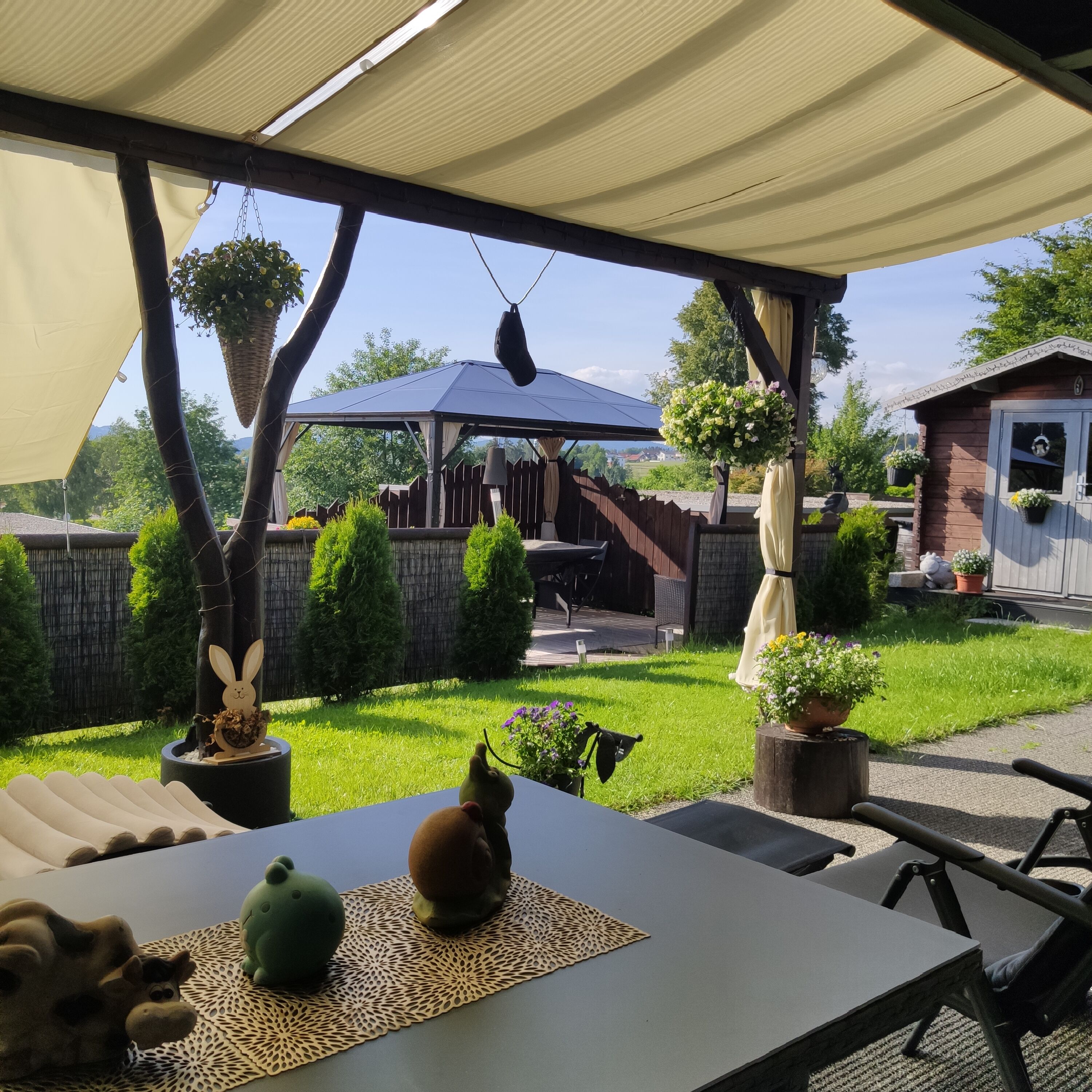 Terrasse mit Garten