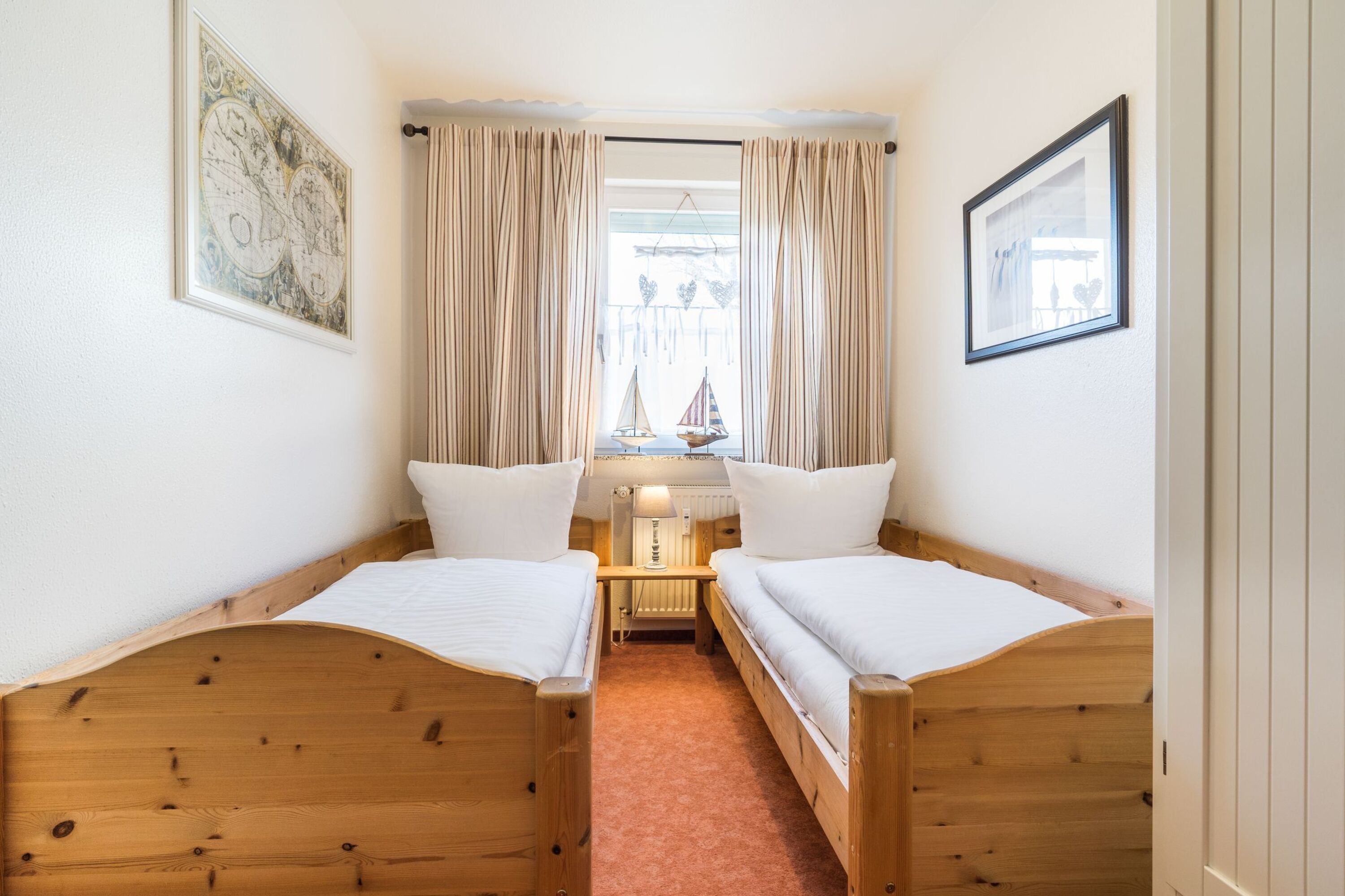 Schlafzimmer mit 2 Einzelbetten