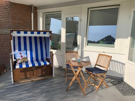 Strandkorb und Gartenmöbel