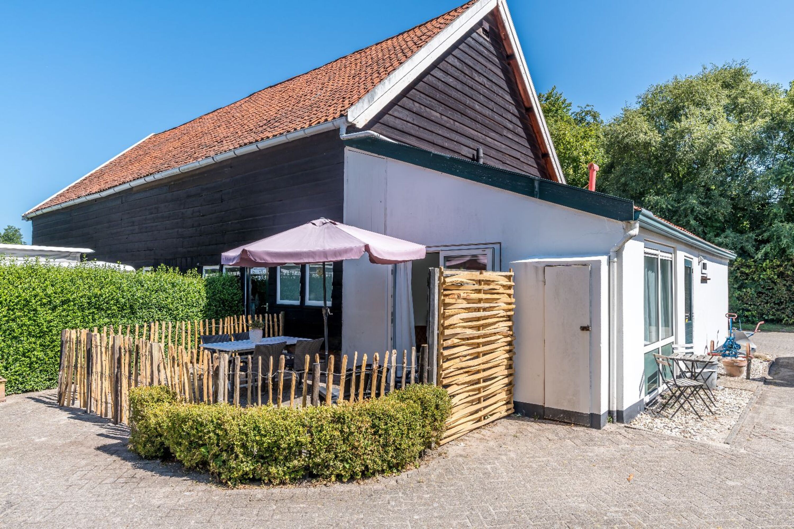 Die schöne Ferienwohnung mit sonniger, eingezäunter Terrasse