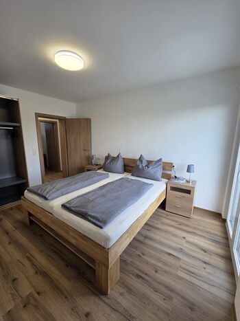 Schlafzimmer mit Doppelbett