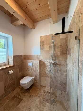 Dusche und WC