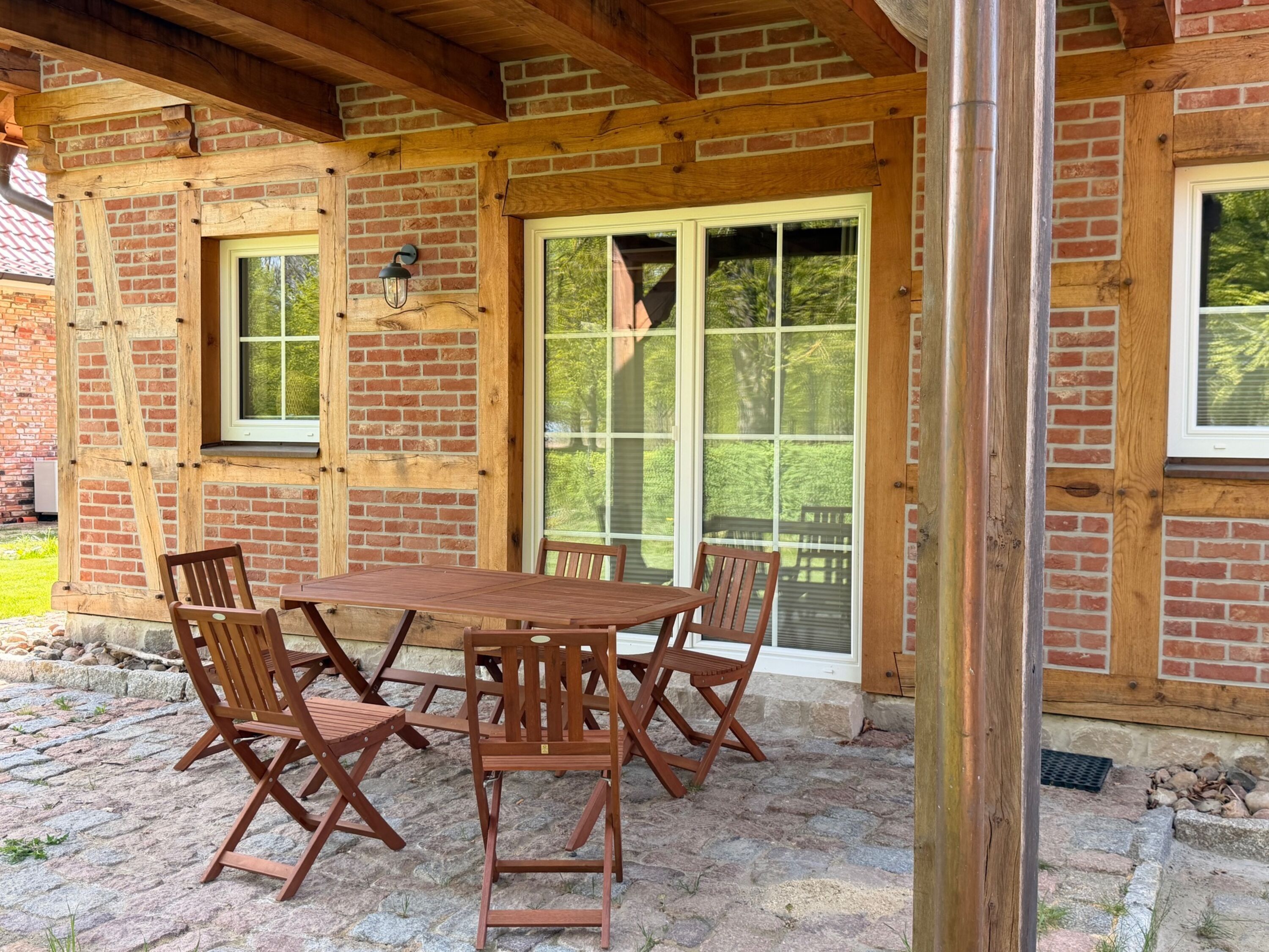 Terrasse mit Gartenmöbel