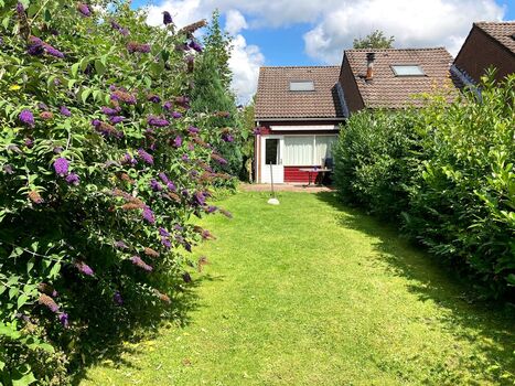 großer, eingezäunter Garten