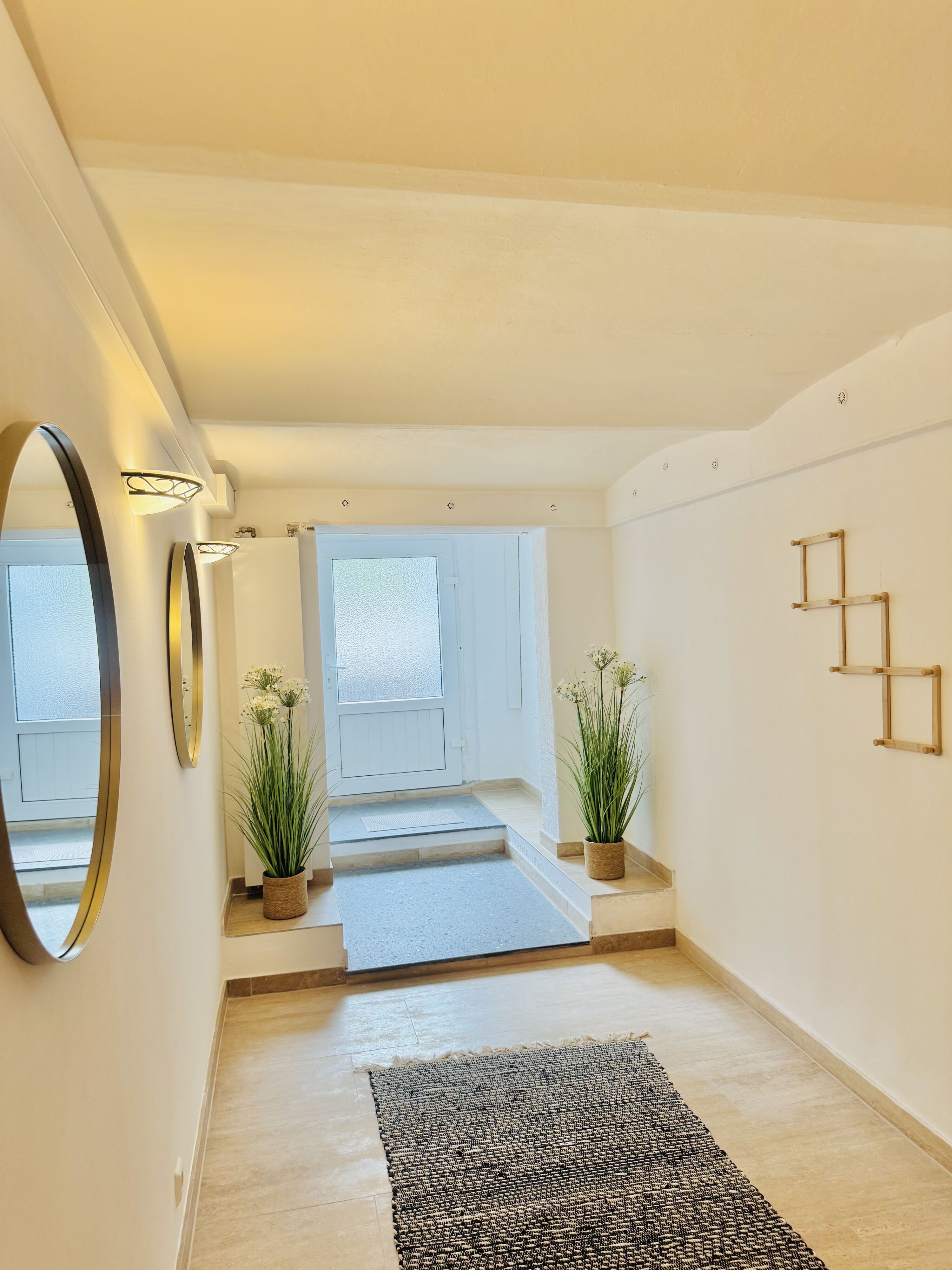 Heller Eingangsbereich der Ferienwohnung