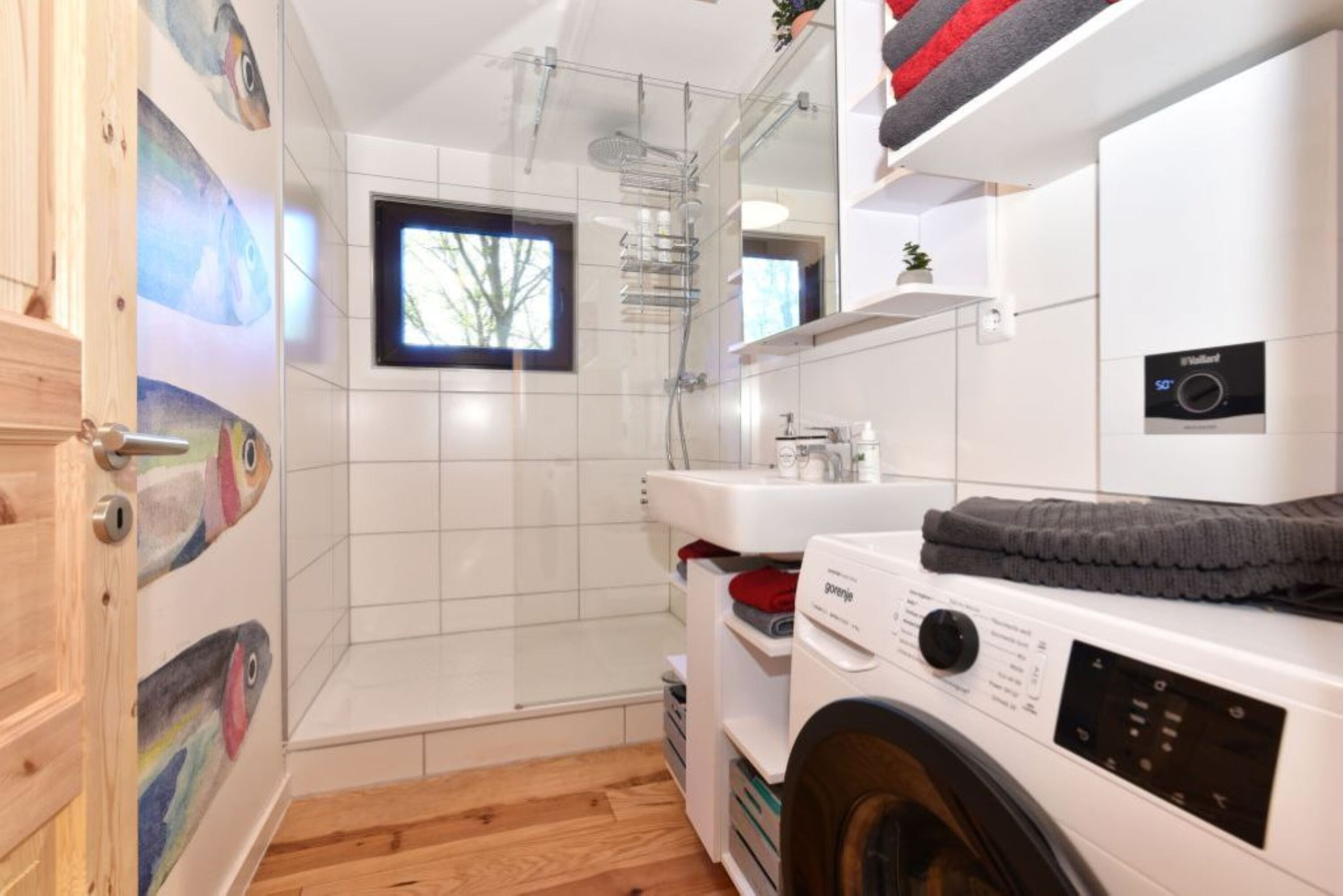 Badezimmer mit Waschmaschine
